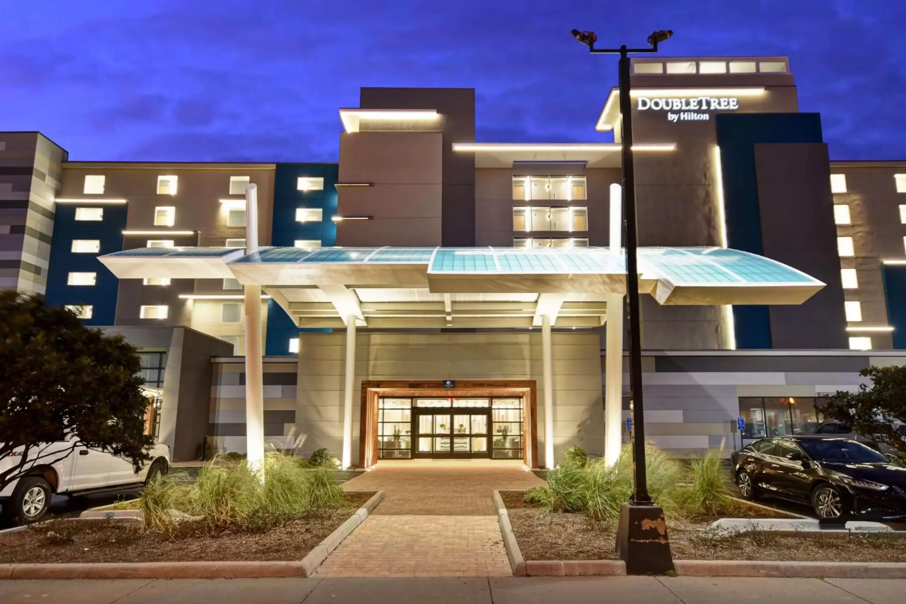 Property Building in DoubleTree by Hilton Oceanfront Virginia Beach