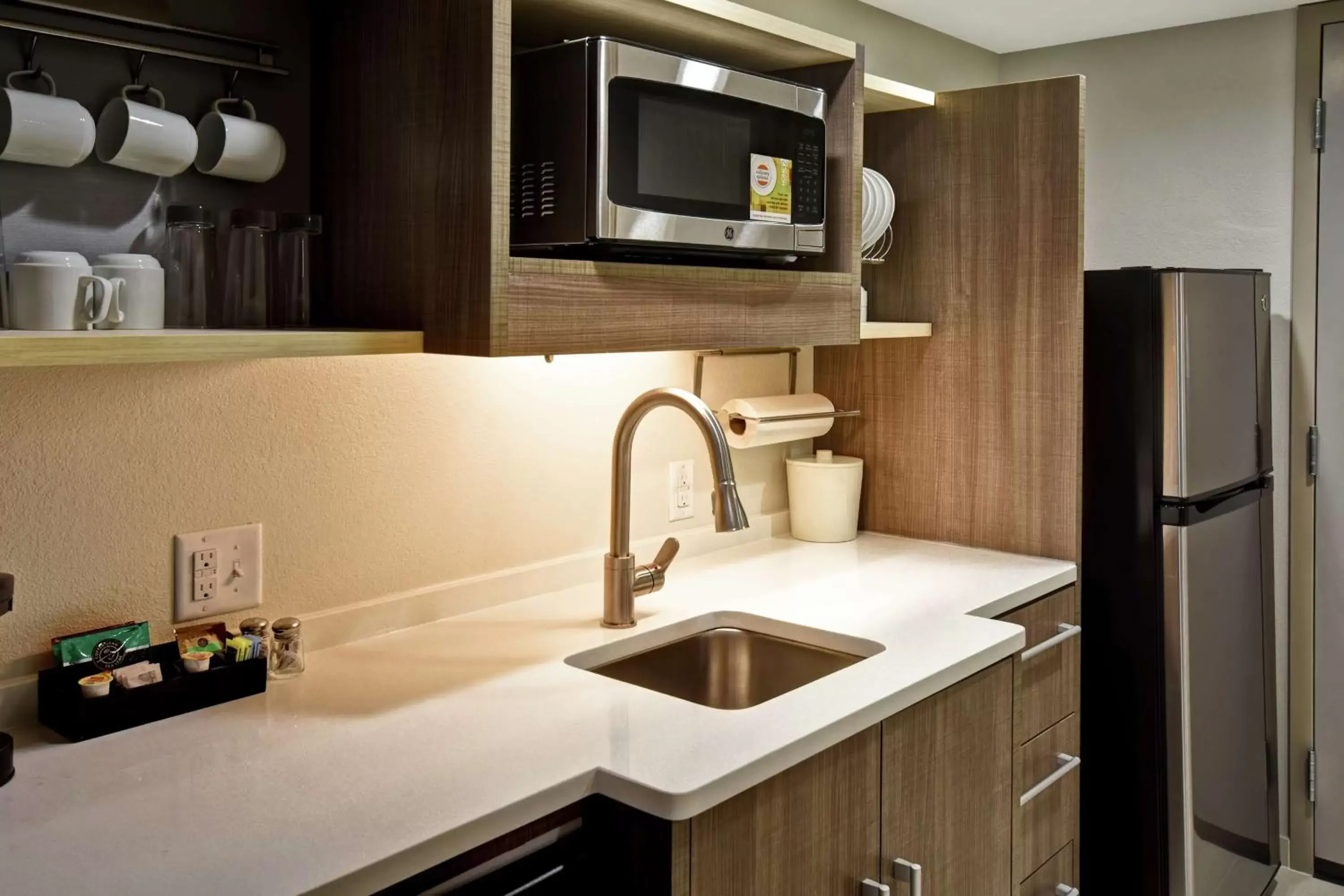 Kitchen or kitchenette, Kitchen/Kitchenette in Home2 Suites By Hilton Frankfort