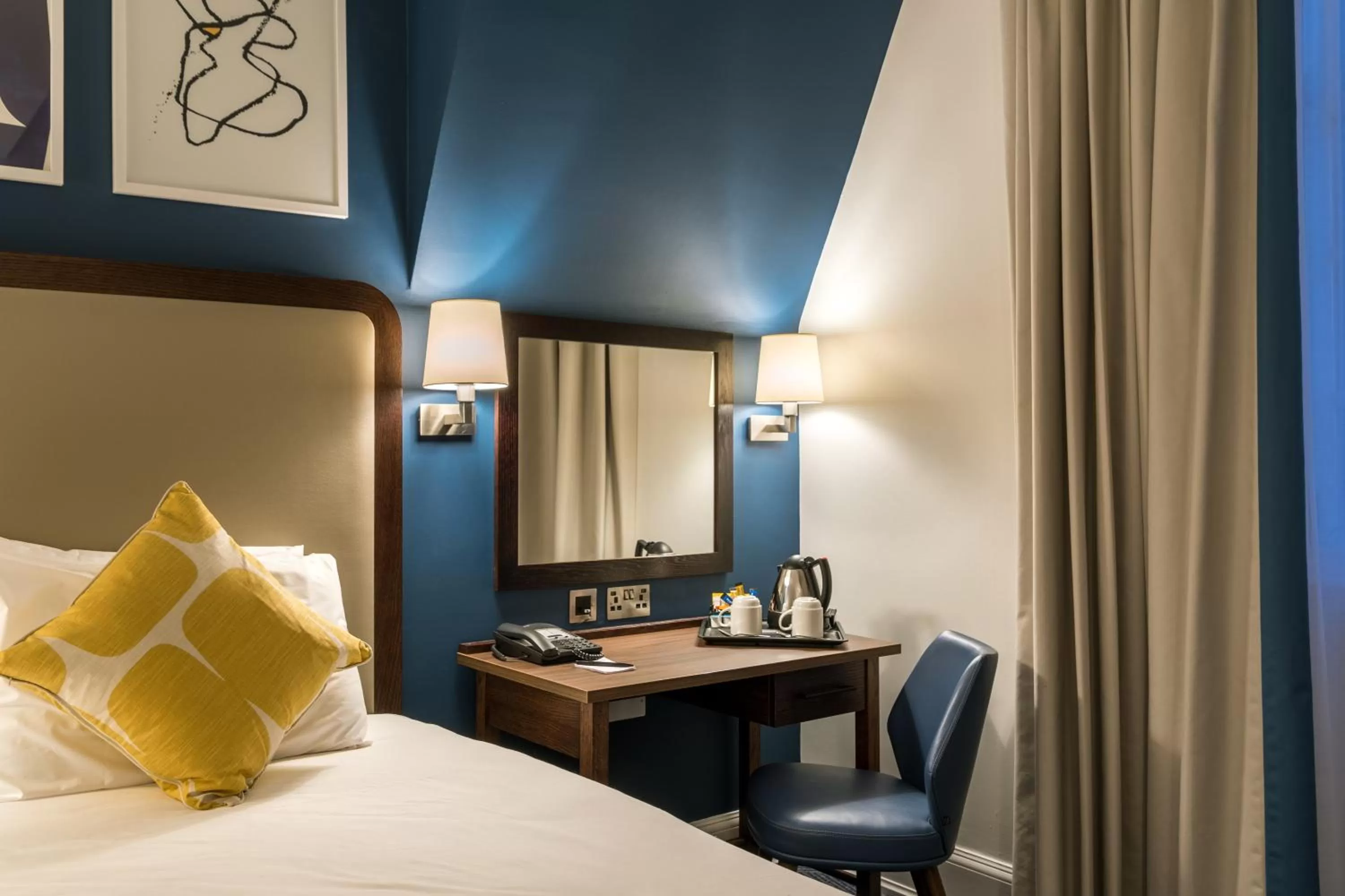 Photo of the whole room, Bed in voco Grand Central Glasgow by IHG