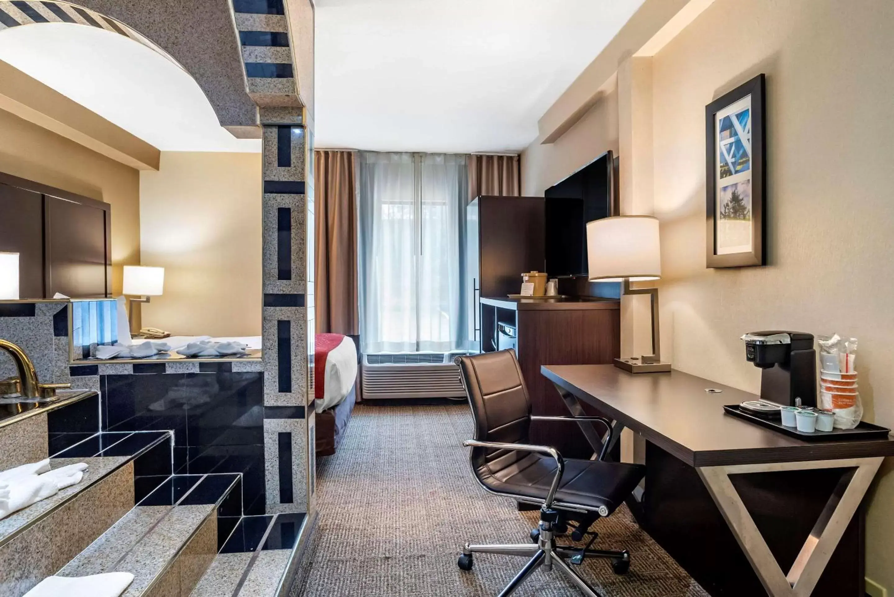 Photo of the whole room in Comfort Inn Towson Photo of the whole room in Comfort Inn Towson