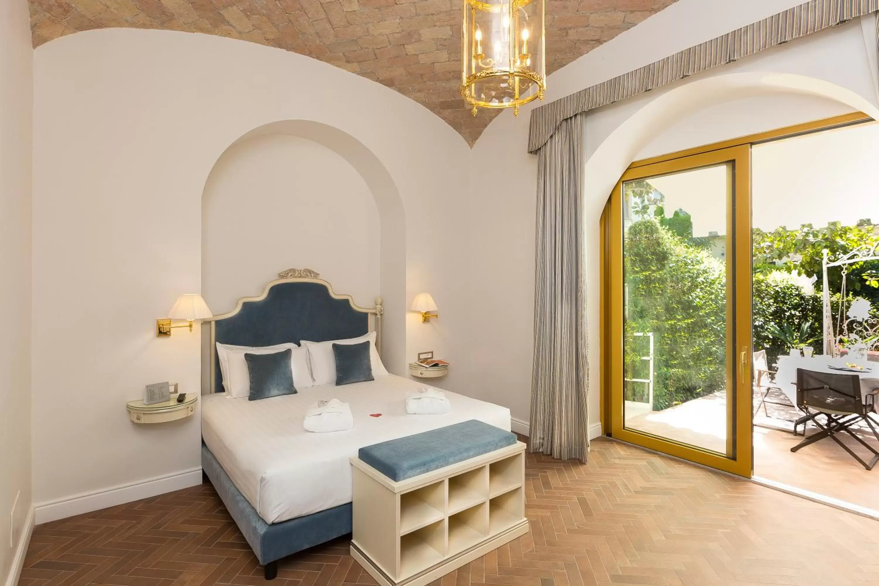 Bed in Hotel Milton Roma