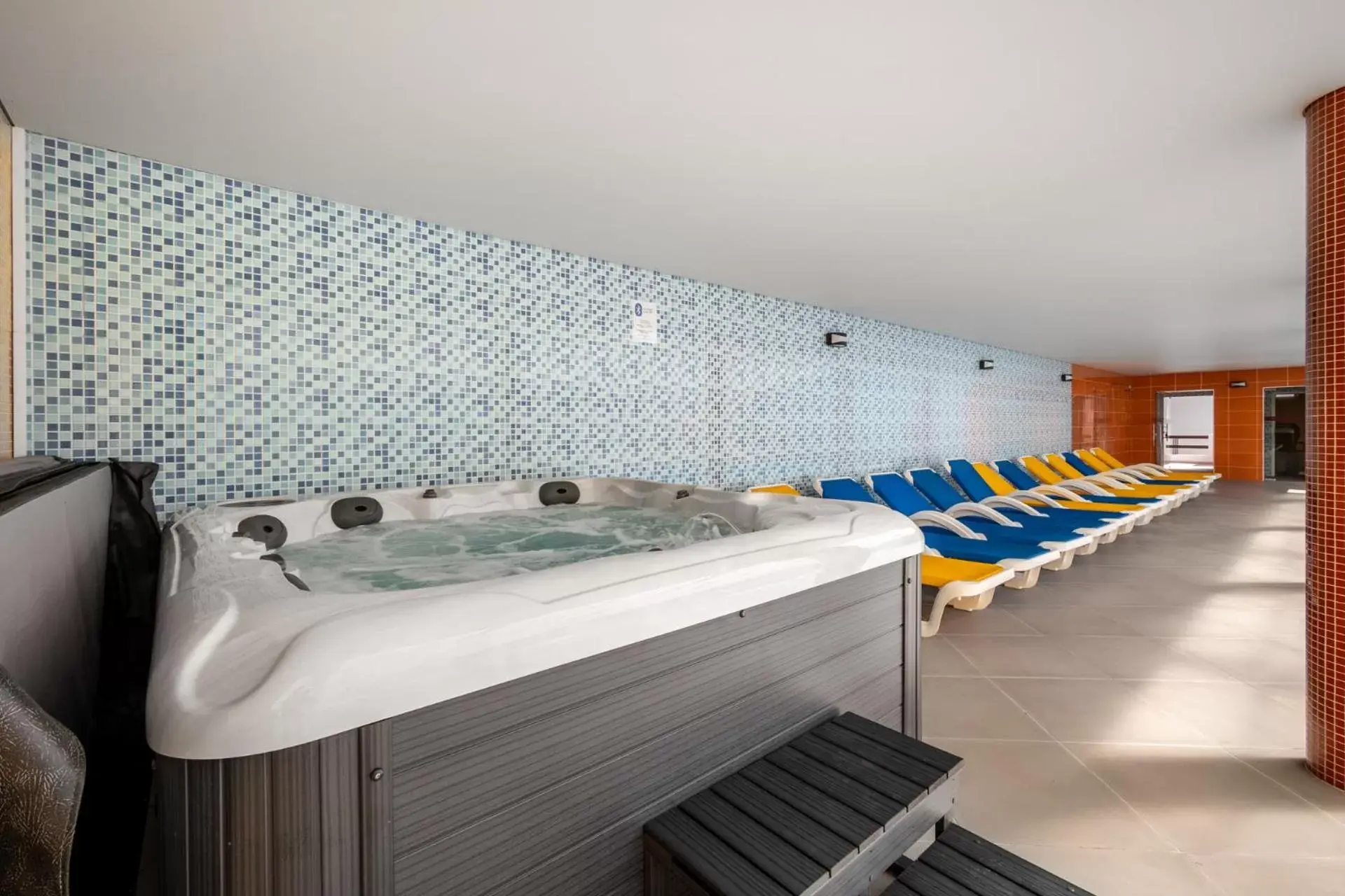 Hot Tub in Hotel Colmeia