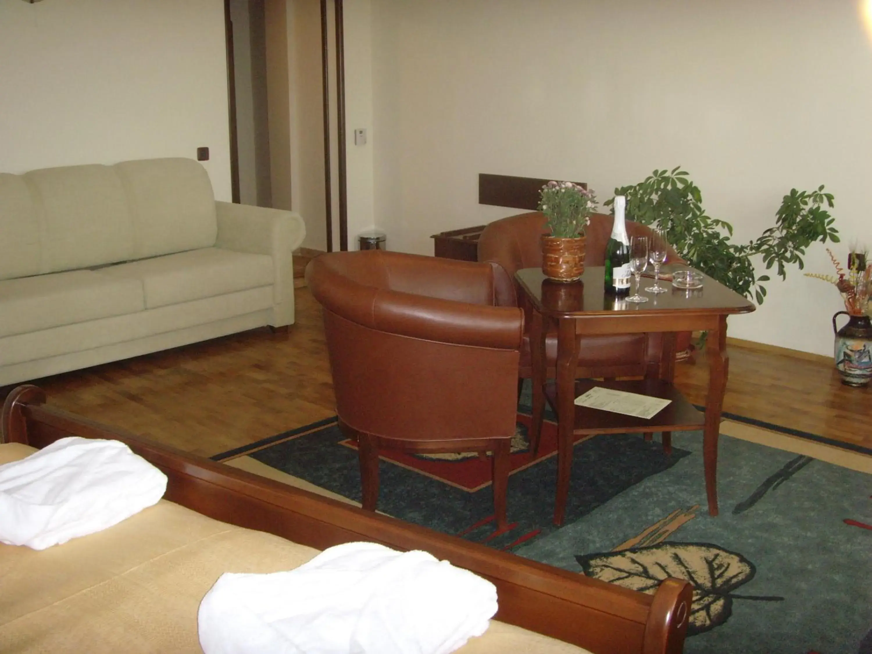 Junior Suite with Balcony (2 Adults + 2 Children) in Meridian Hotel Bolyarski Junior Suite with Balcony (2 Adults + 2 Children) in Meridian Hotel Bolyarski