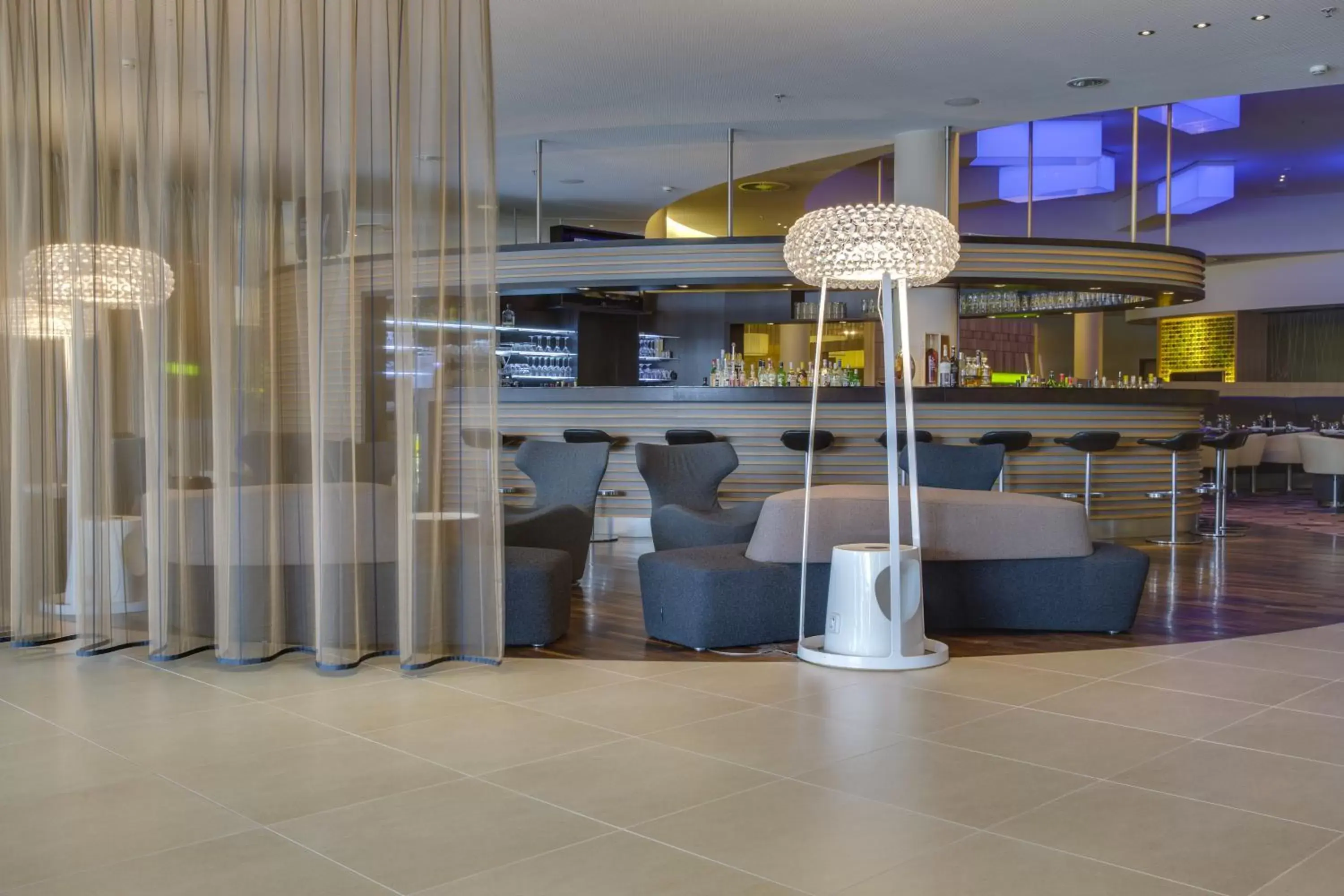 Lounge or bar in Radisson Blu Hotel, Hamburg Airport