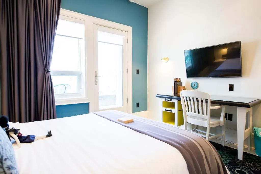 Bed in Drake Devonshire and Motor Inn