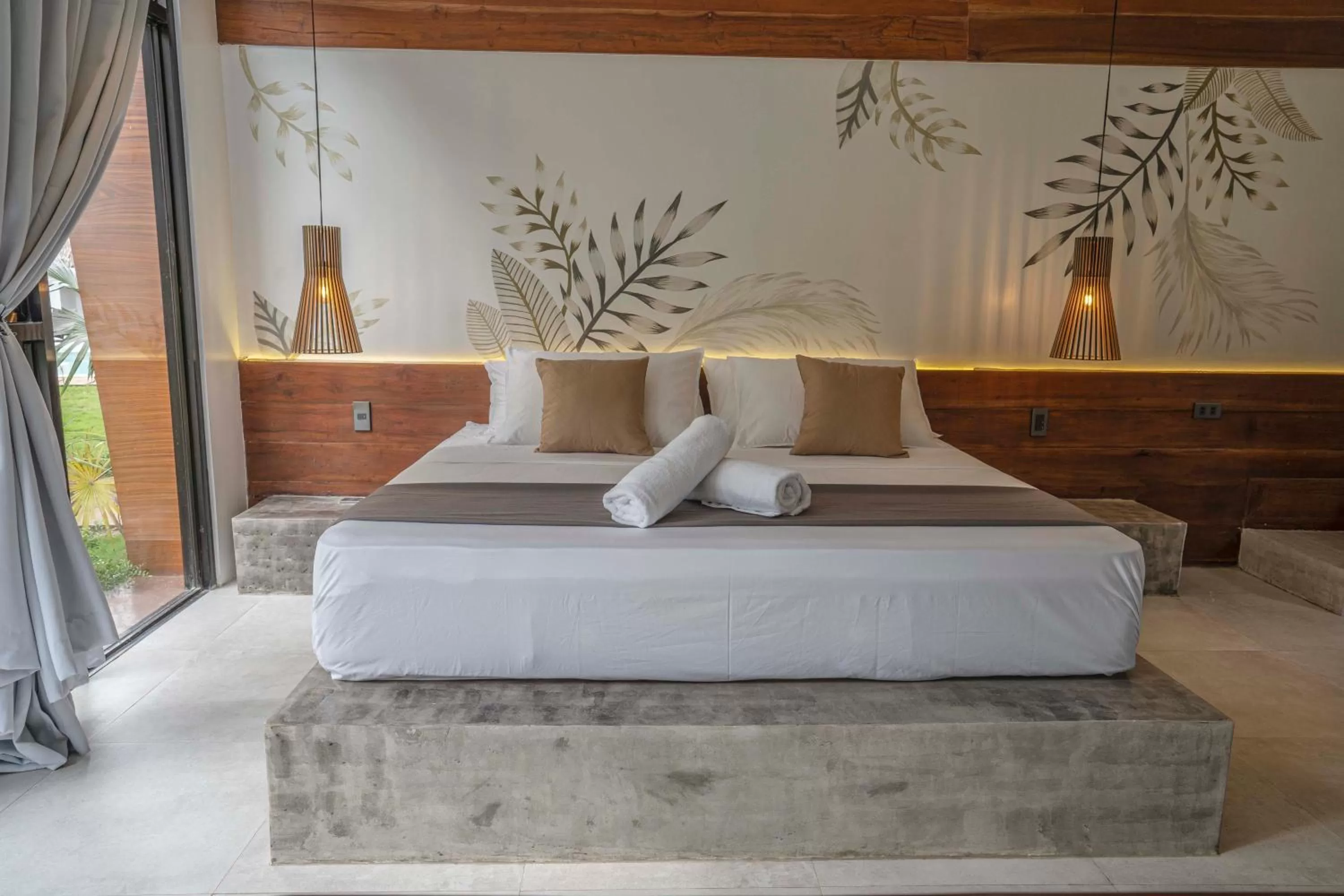 Bed in Bird of Paradise