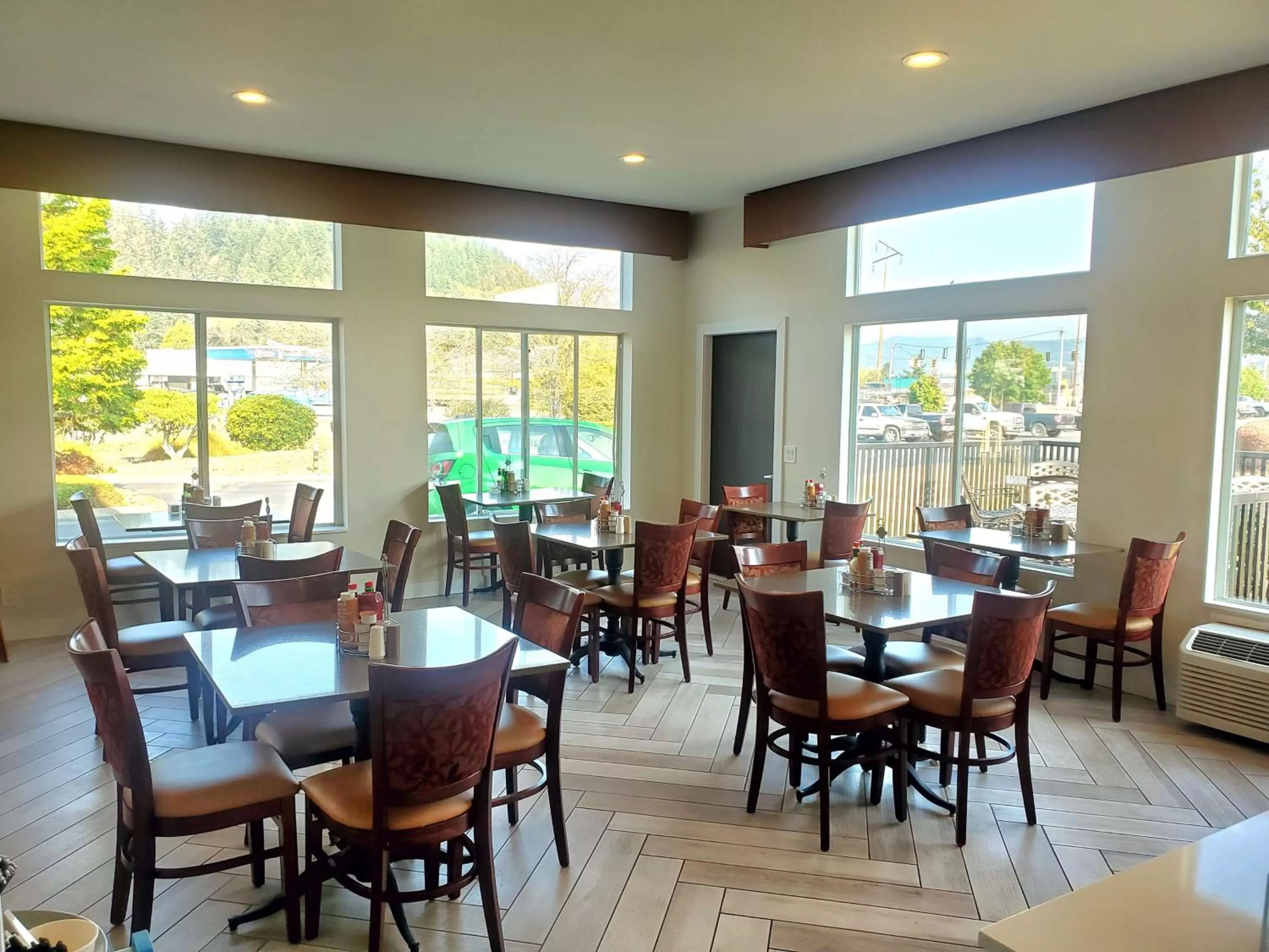 Breakfast in Best Western Salbasgeon Inn & Suites