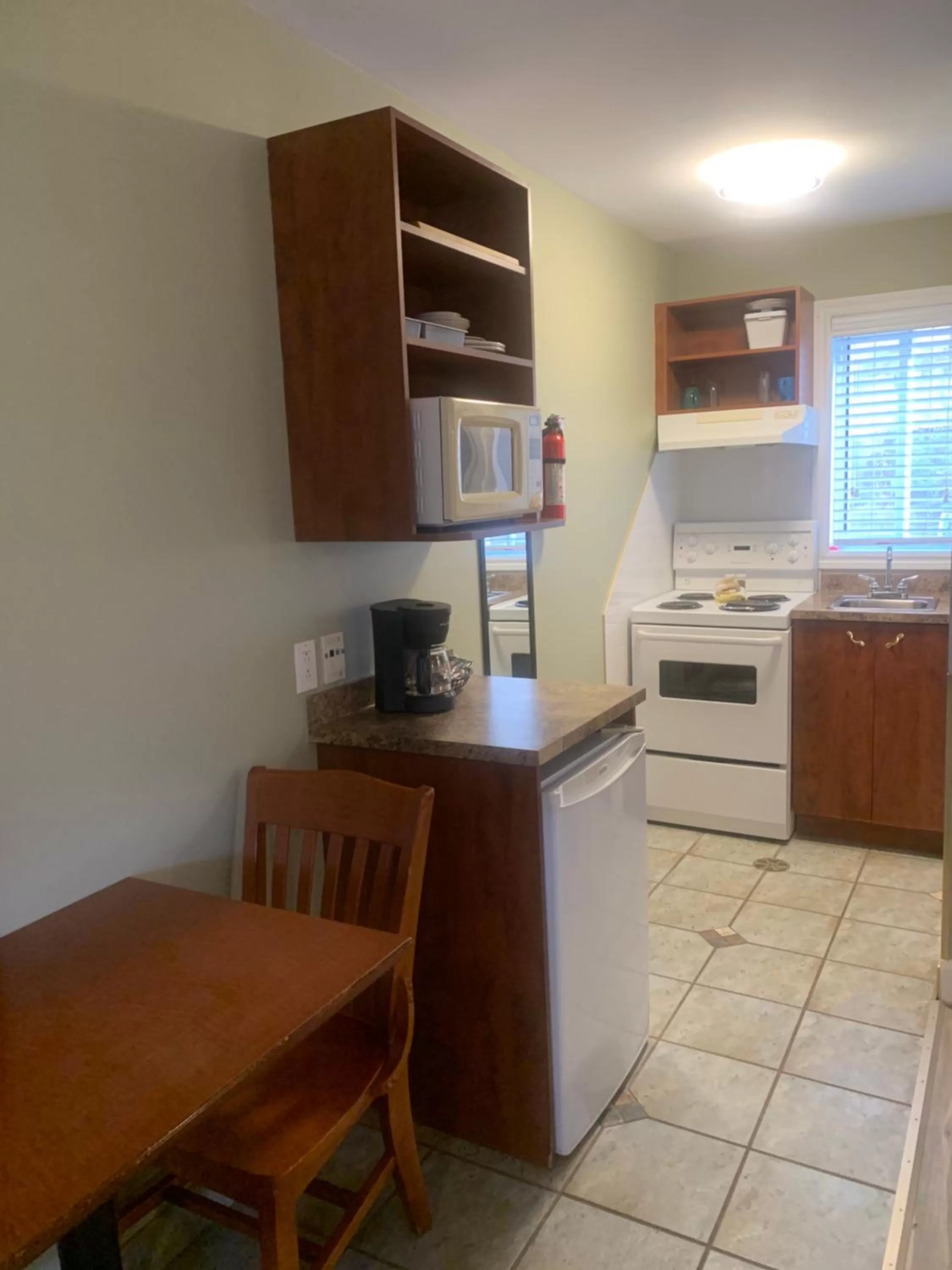 Coffee/tea facilities in Hotel and Suites Les Laurentides