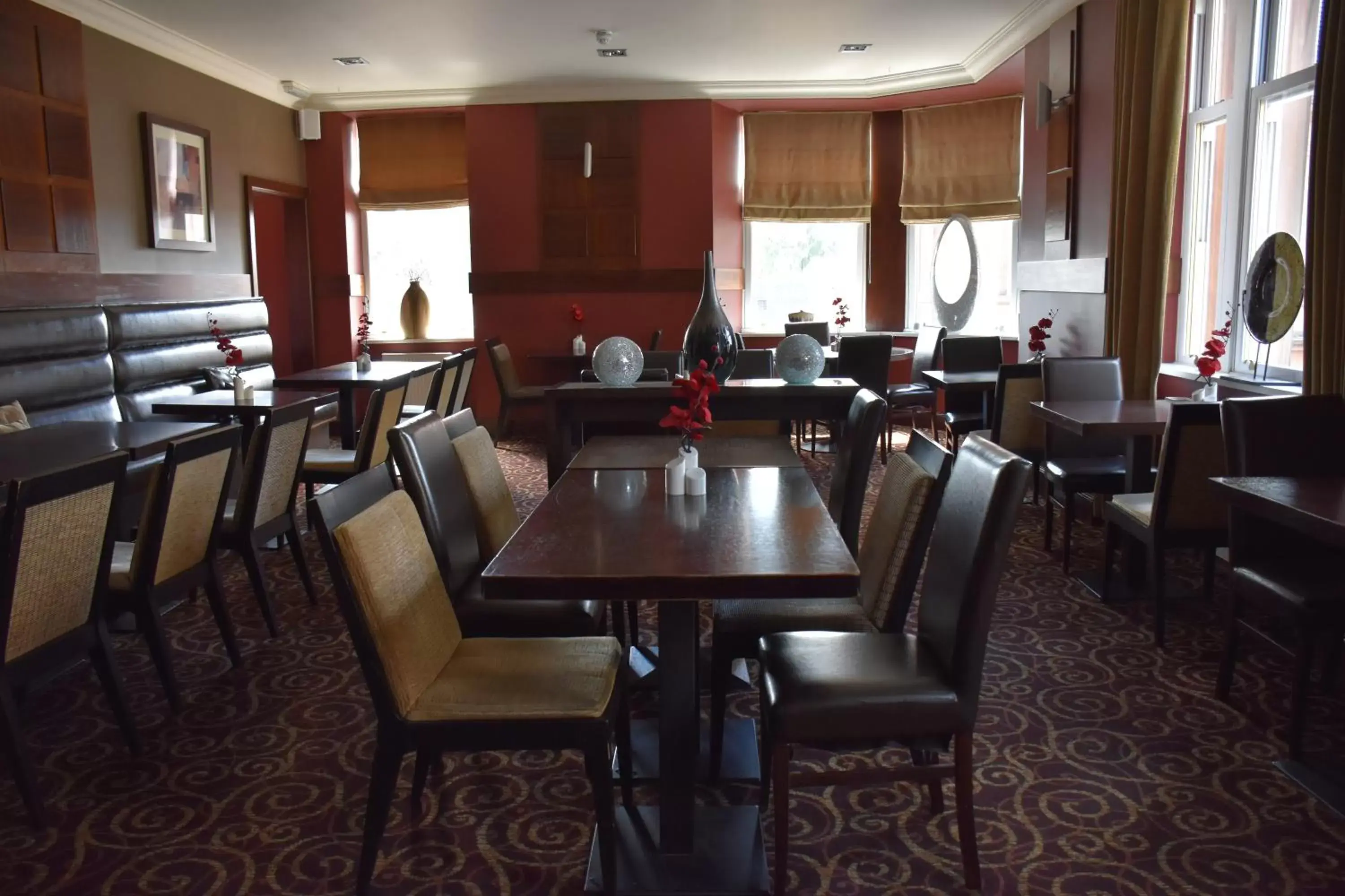 Restaurant/places to eat in Royal Hotel