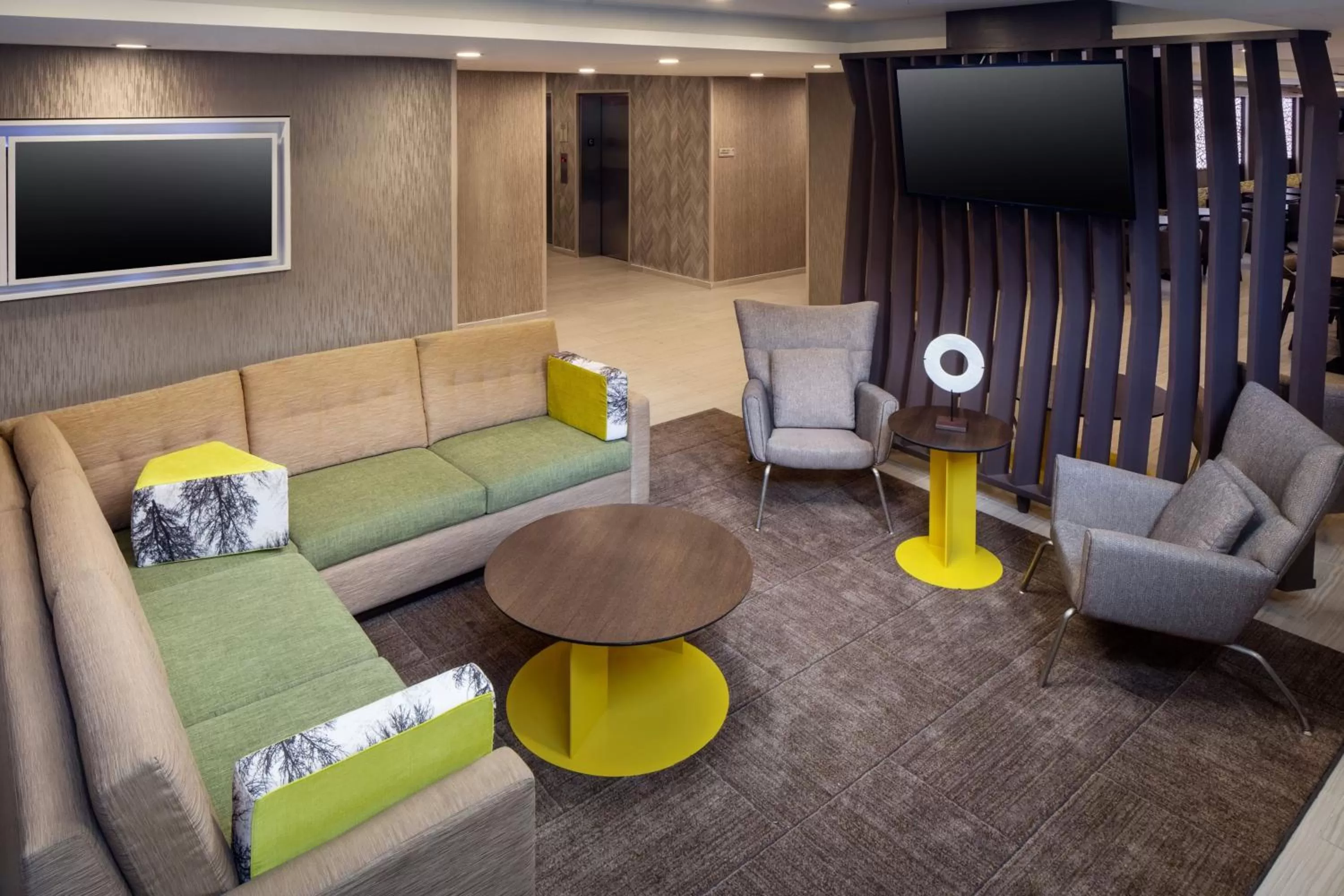 Lounge or bar, Seating Area in SpringHill Suites by Marriott New York JFK Airport Jamaica