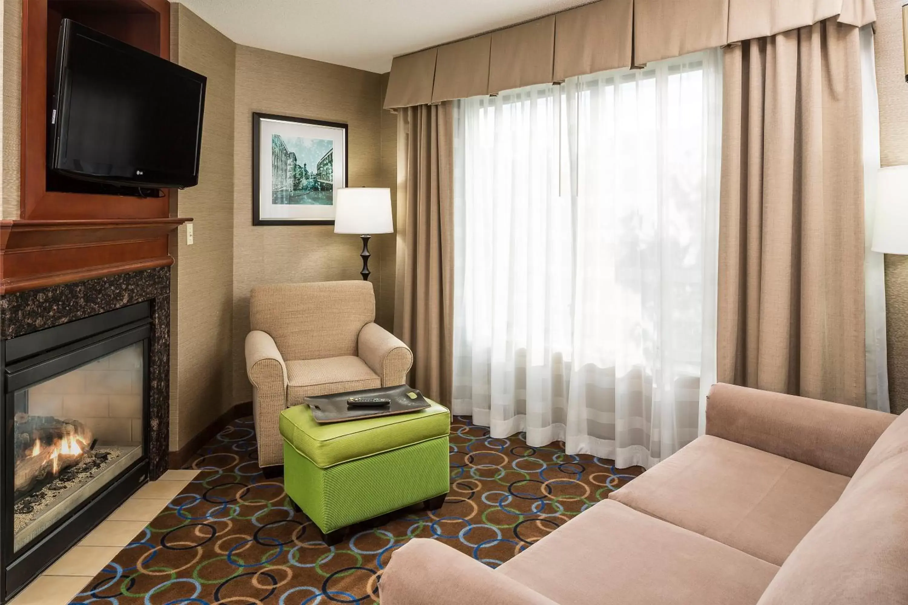 Bedroom, Seating Area in Holiday Inn Express Hotel & Suites Manchester - Airport, an IHG Hotel