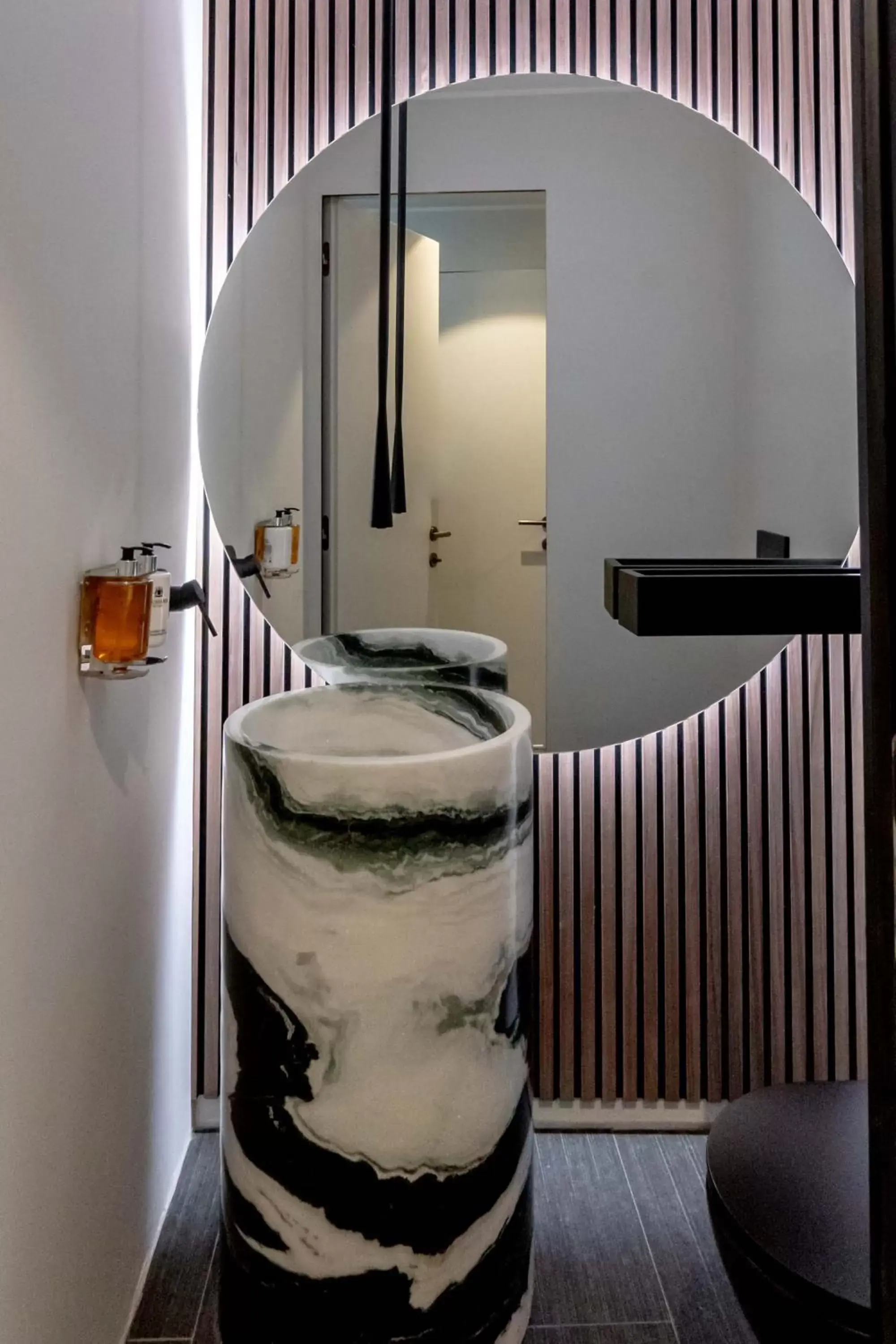 Bathroom in Smart Hotel Binario - Self Check-In Bathroom in Smart Hotel Binario - Self Check-In