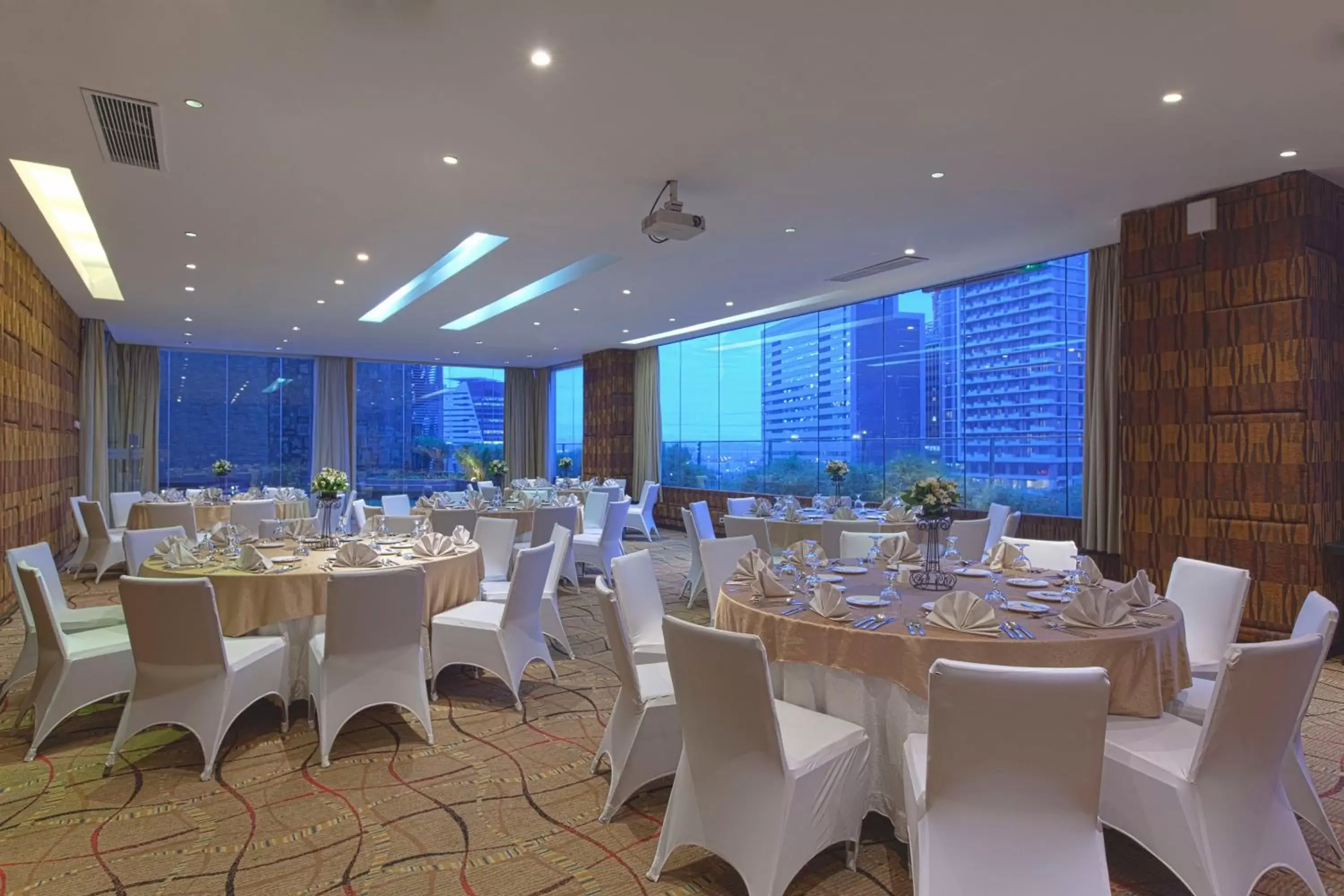 Banquet/Function facilities, Restaurant/Places to Eat in Acacia Hotel Manila - Multiple Use Hotel