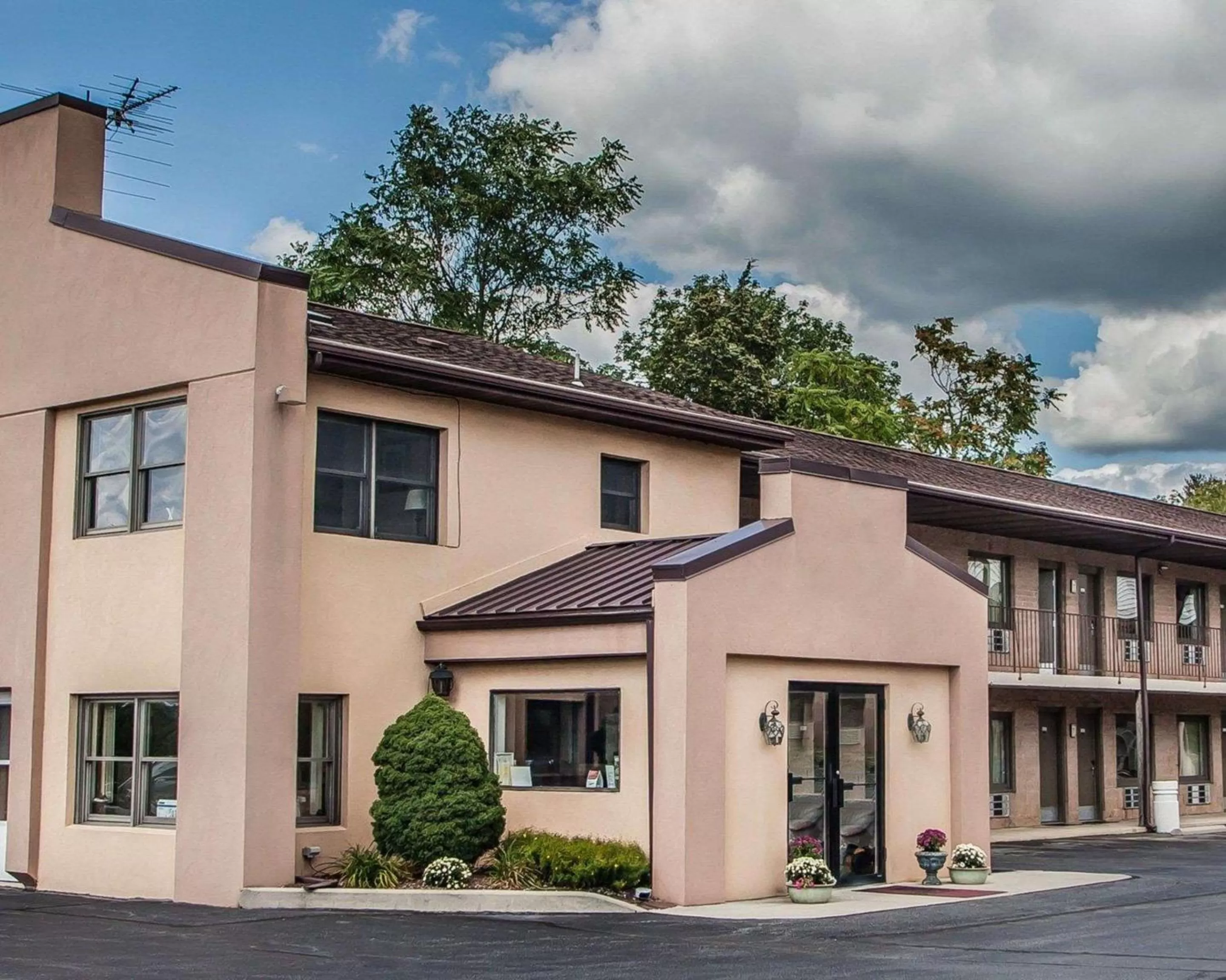 Property building in Econo Lodge Douglassville-Pottstown