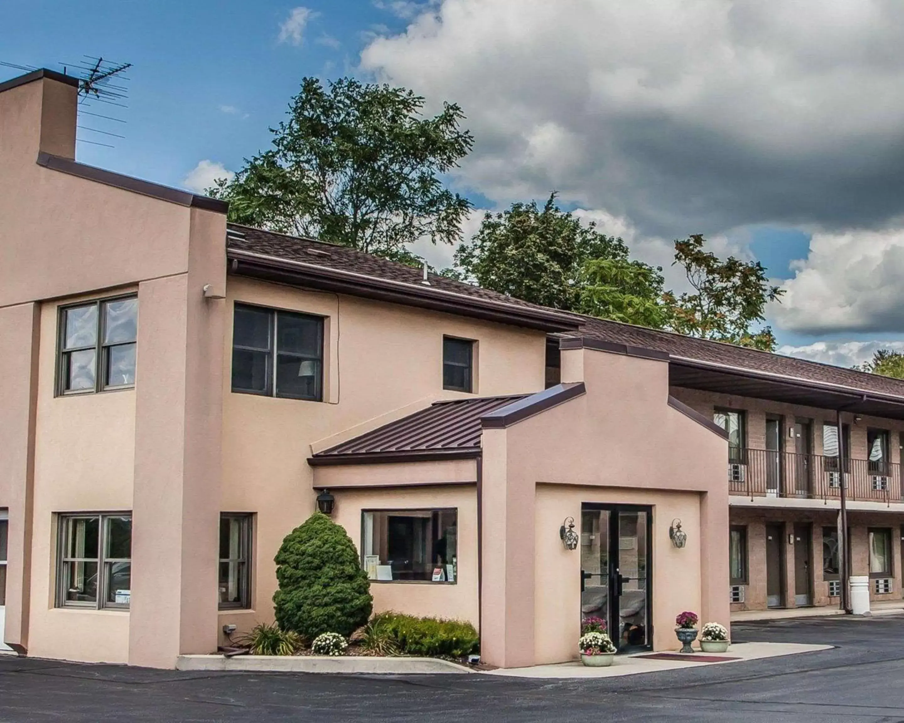 Property Building in Econo Lodge Douglassville-Pottstown