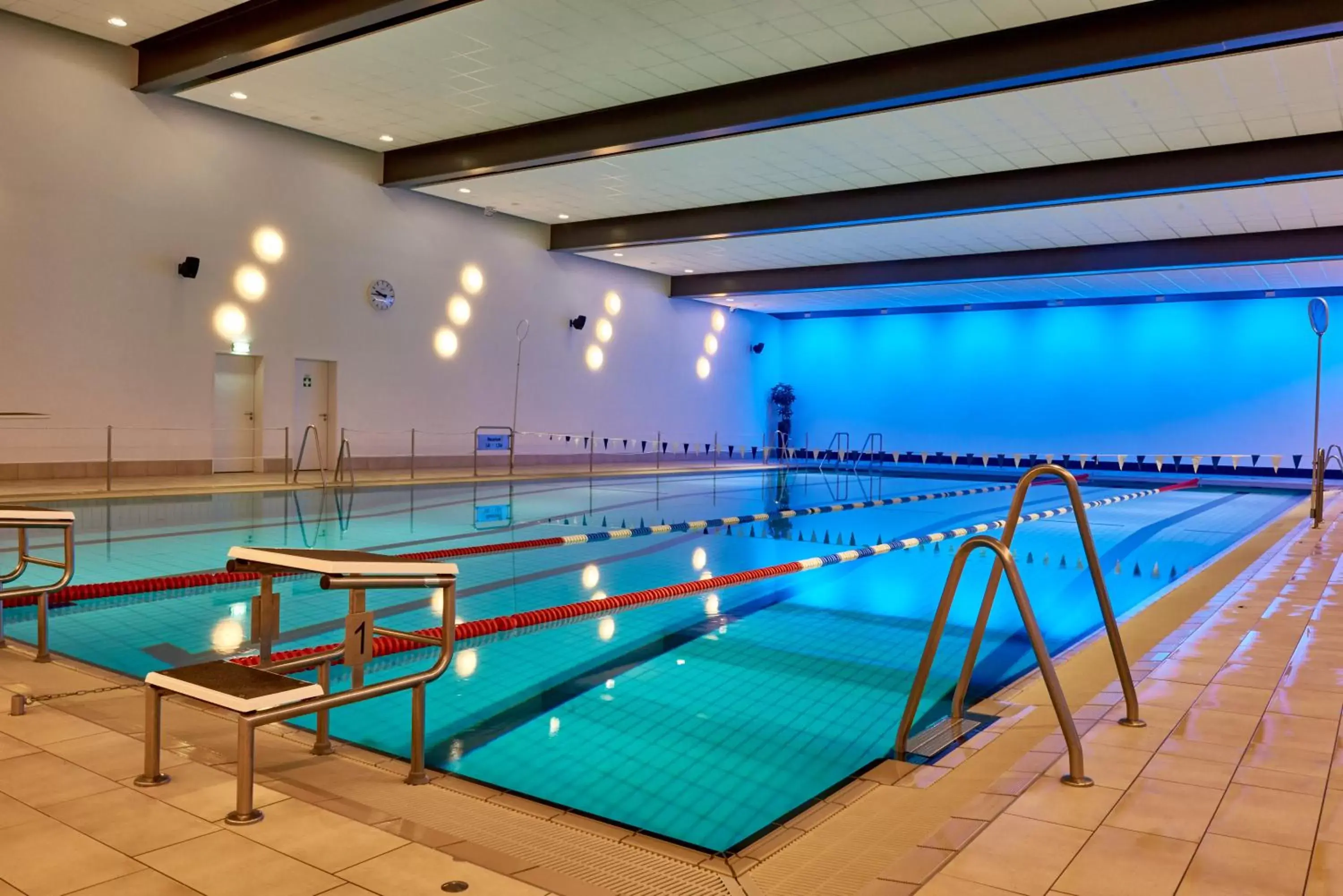 Swimming Pool in Hotel Oversum Winterberg Ski- und Vital Resort