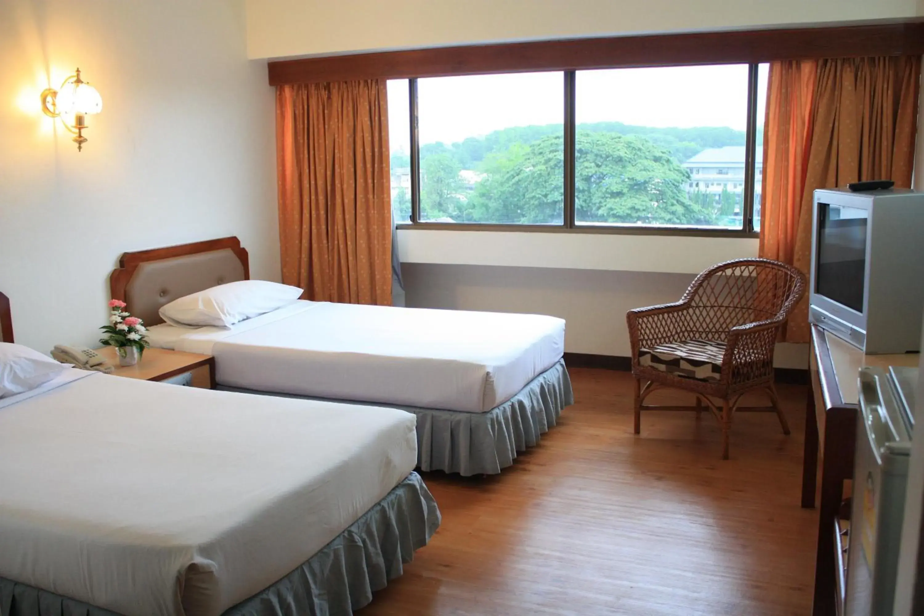 Budget Double Room in Thumrin Hotel