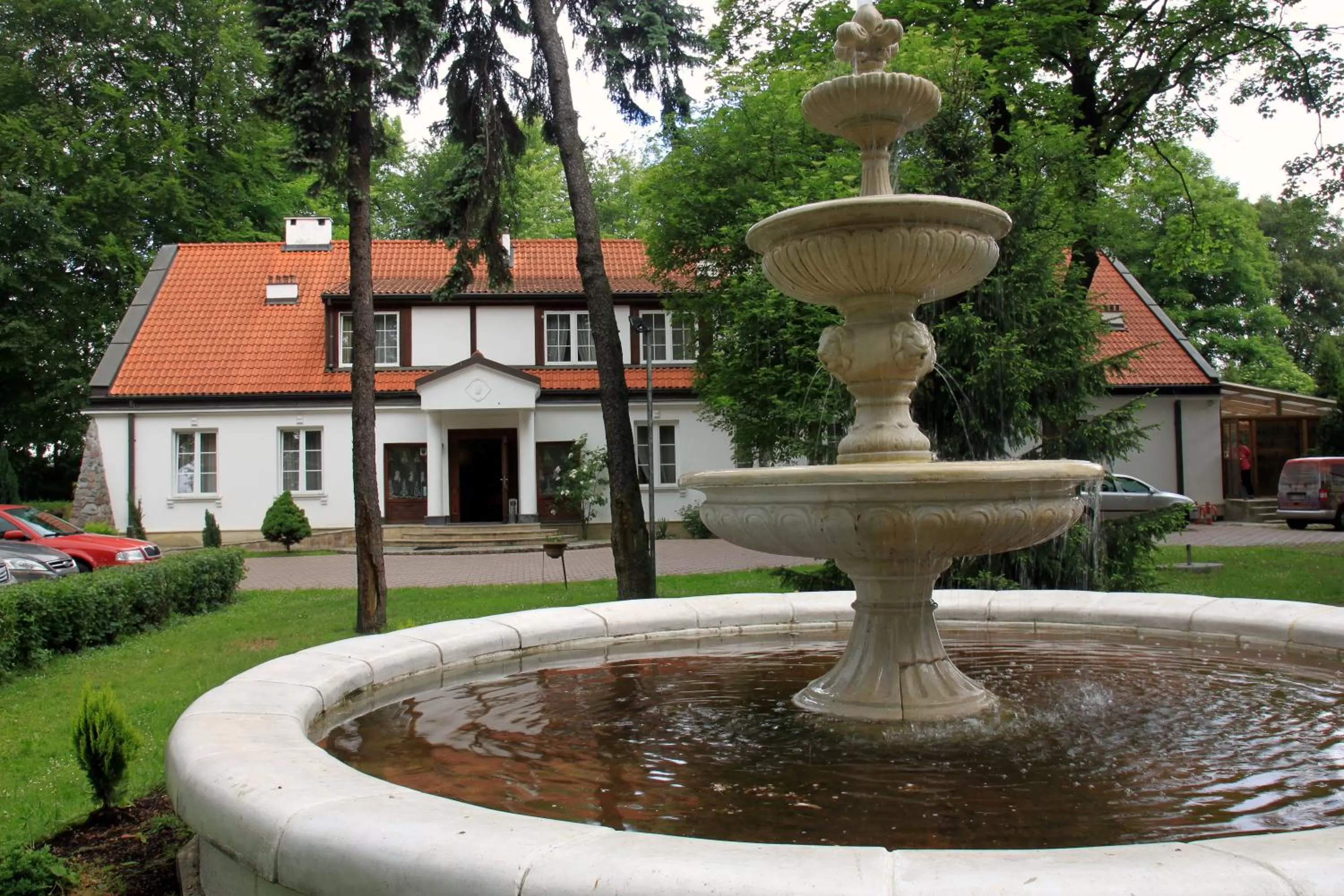 Facade/entrance in Dedek Park - historyczny dworek w pięknym Parku Skaryszewskim obok Stadionu Narodowego