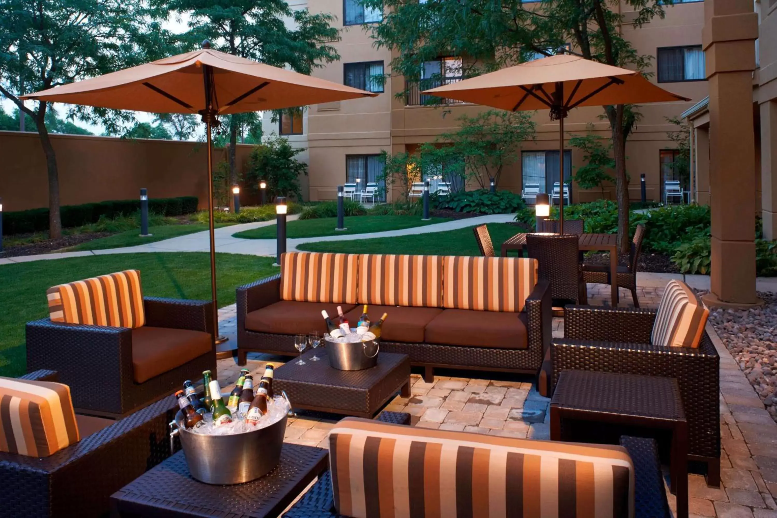 Patio in Sonesta Select Chicago Elgin West Dundee