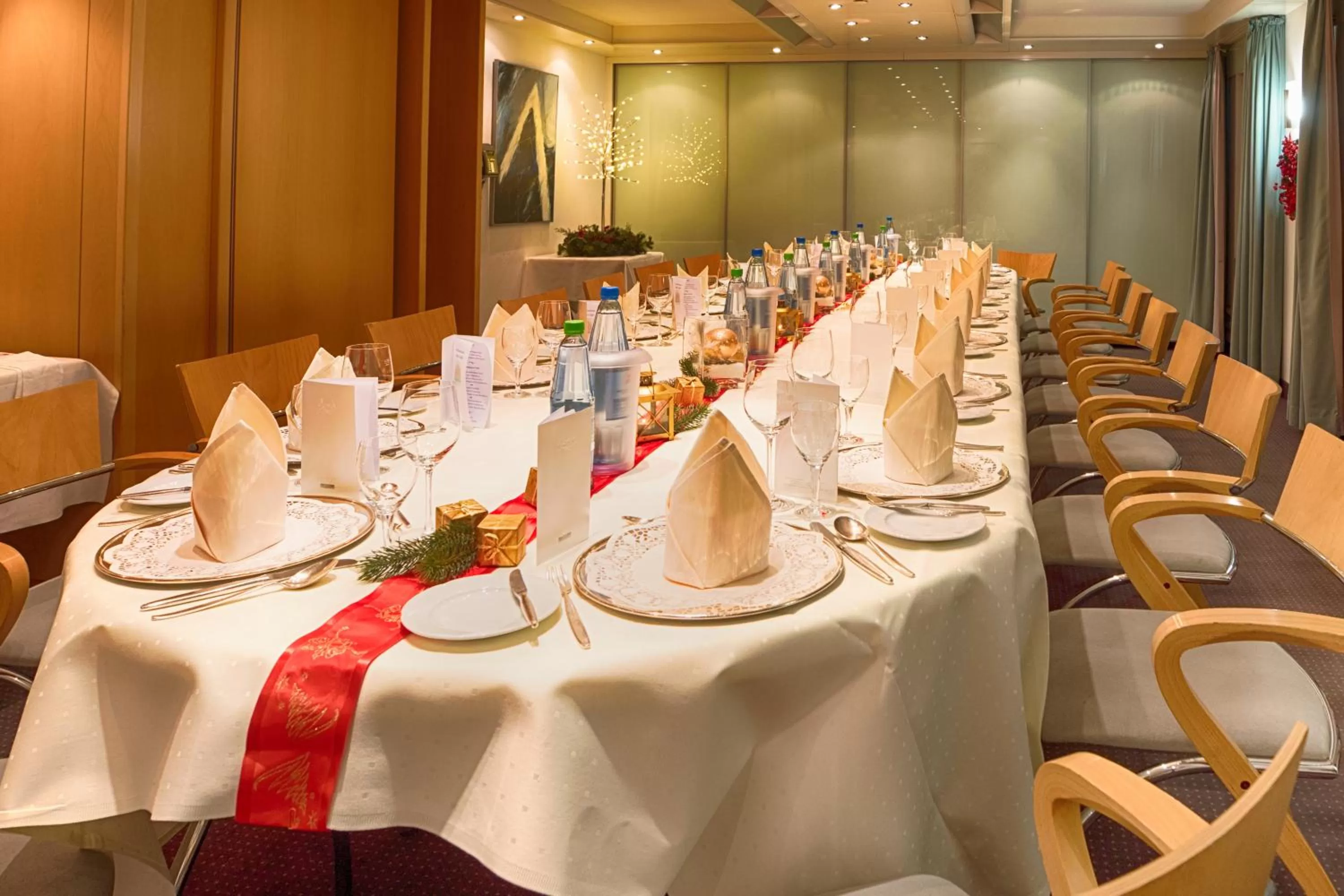 Restaurant/places to eat in Hotel & Restaurant Walfisch