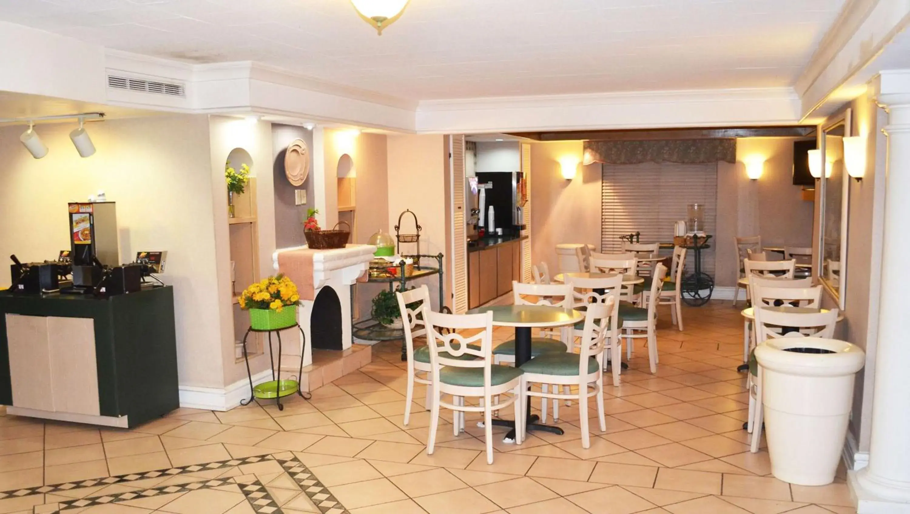 Breakfast, Restaurant/Places to Eat in Magnuson Hotel Texarkana