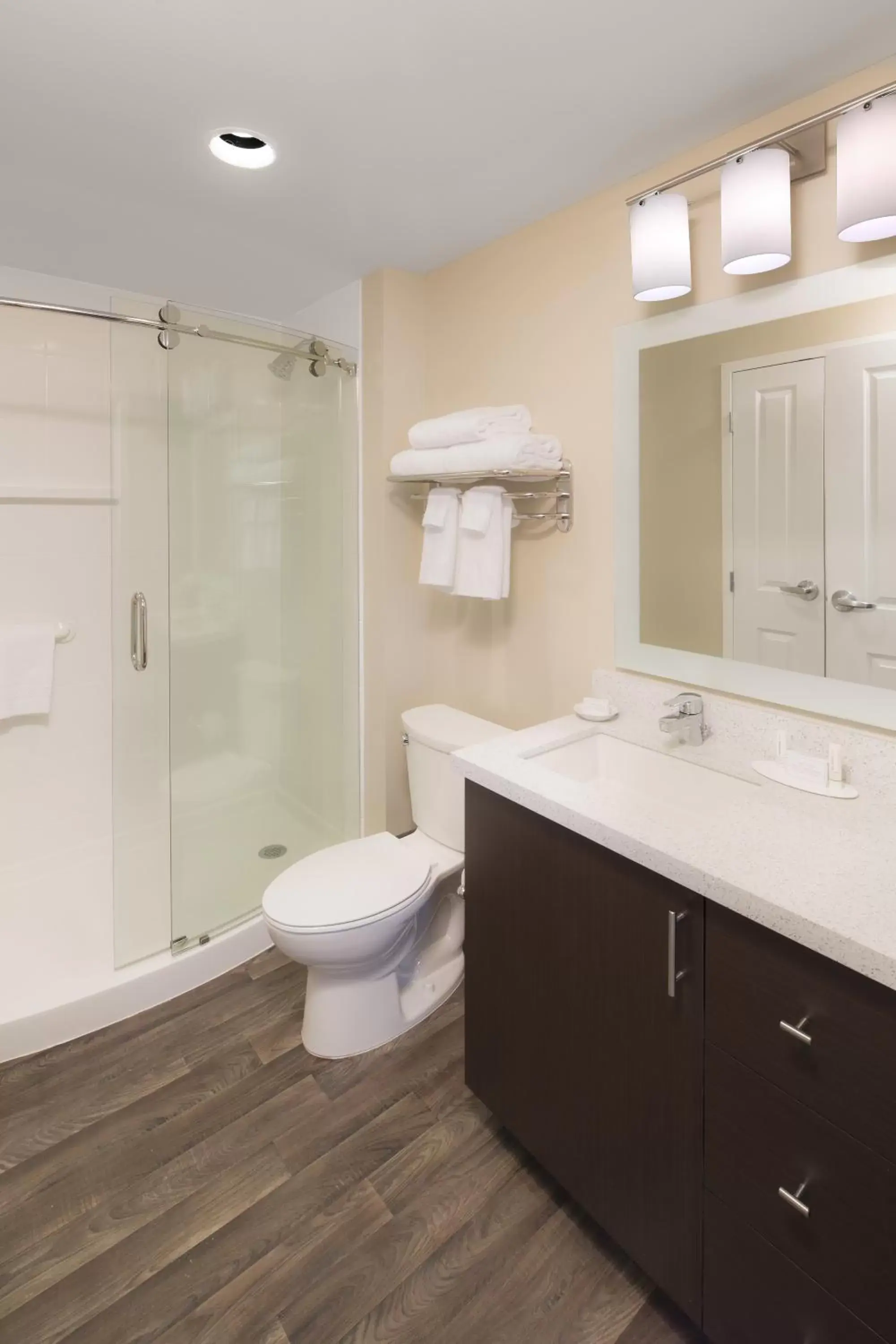 Bathroom in TownePlace Suites by Marriott Swedesboro Logan Township