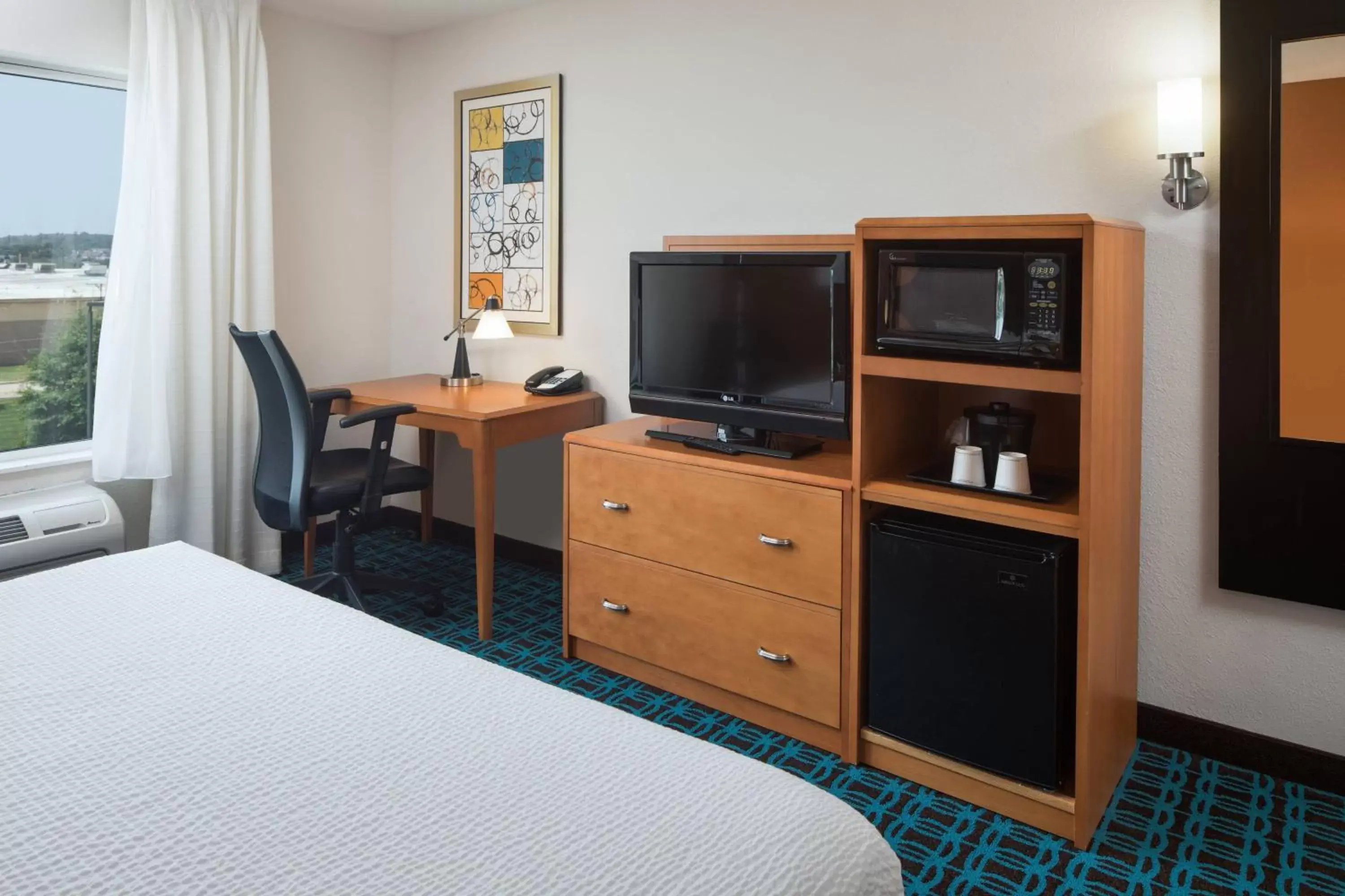 Photo of the whole room, TV/Entertainment Center in Fairfield Inn and Suites by Marriott Conway