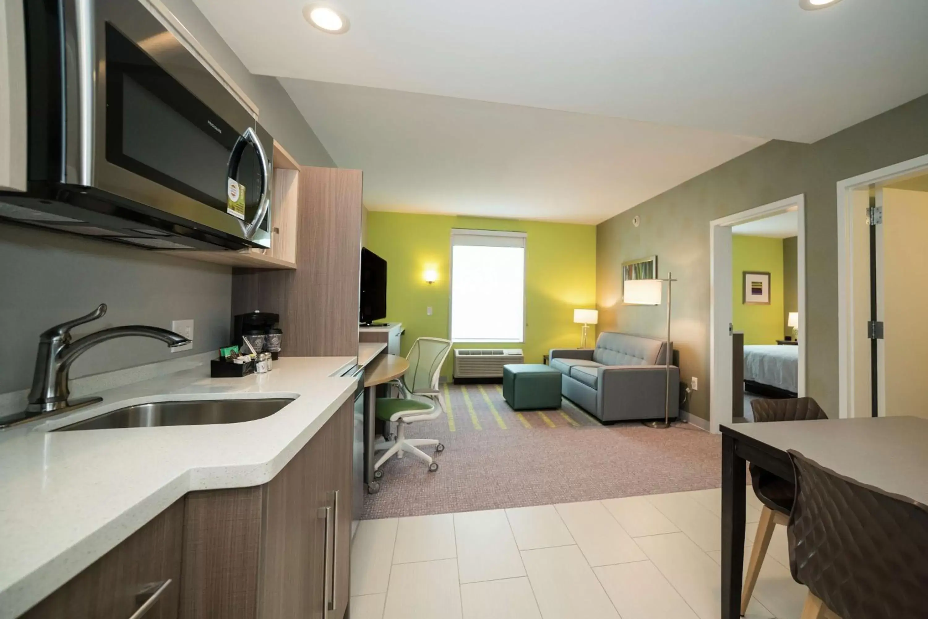 Bedroom, Kitchen/Kitchenette in Home2 Suites By Hilton Jackson Flowood Airport Area