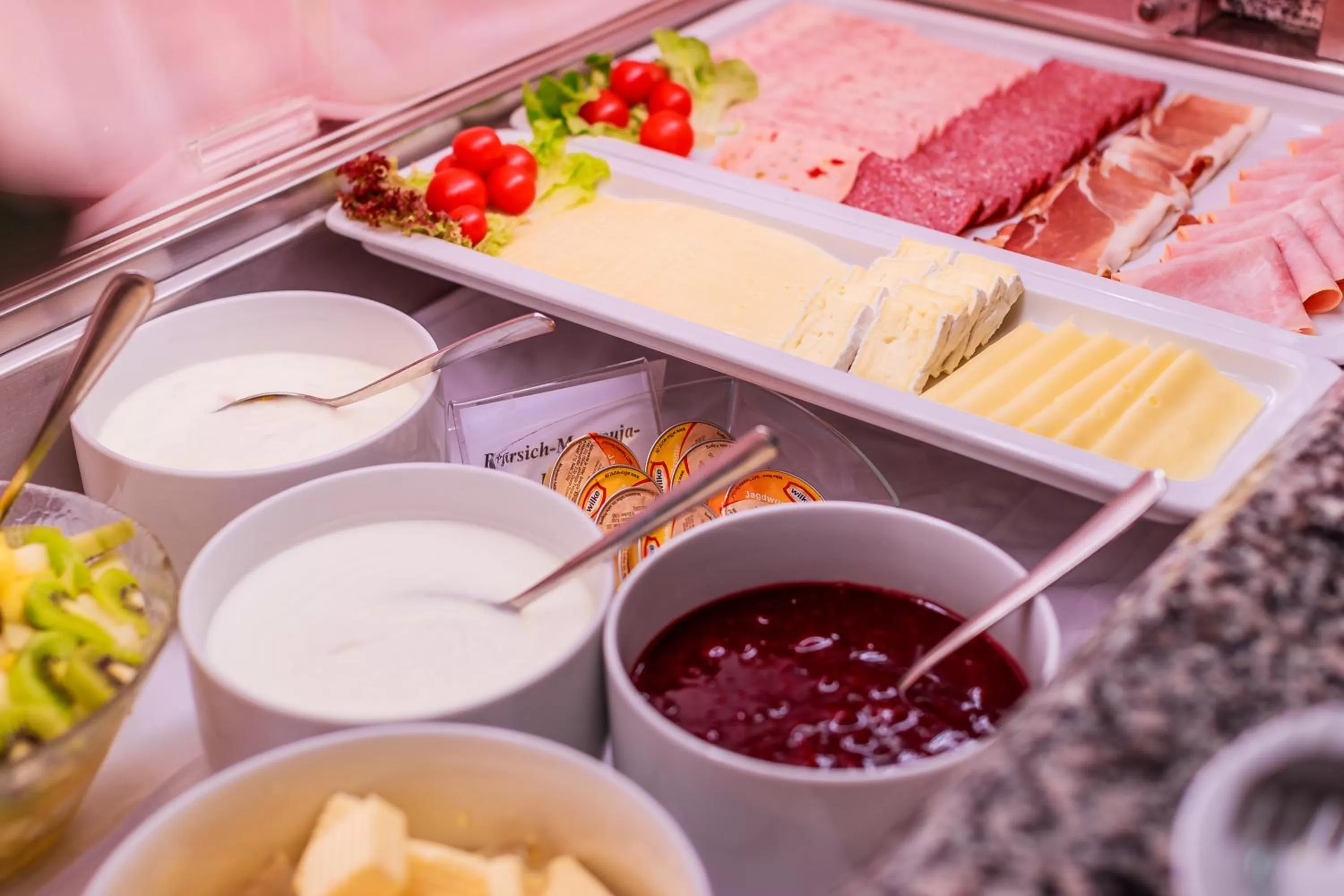 Buffet breakfast in PLAZA INN Blankenburg Ditzingen, Sure Hotel Collection