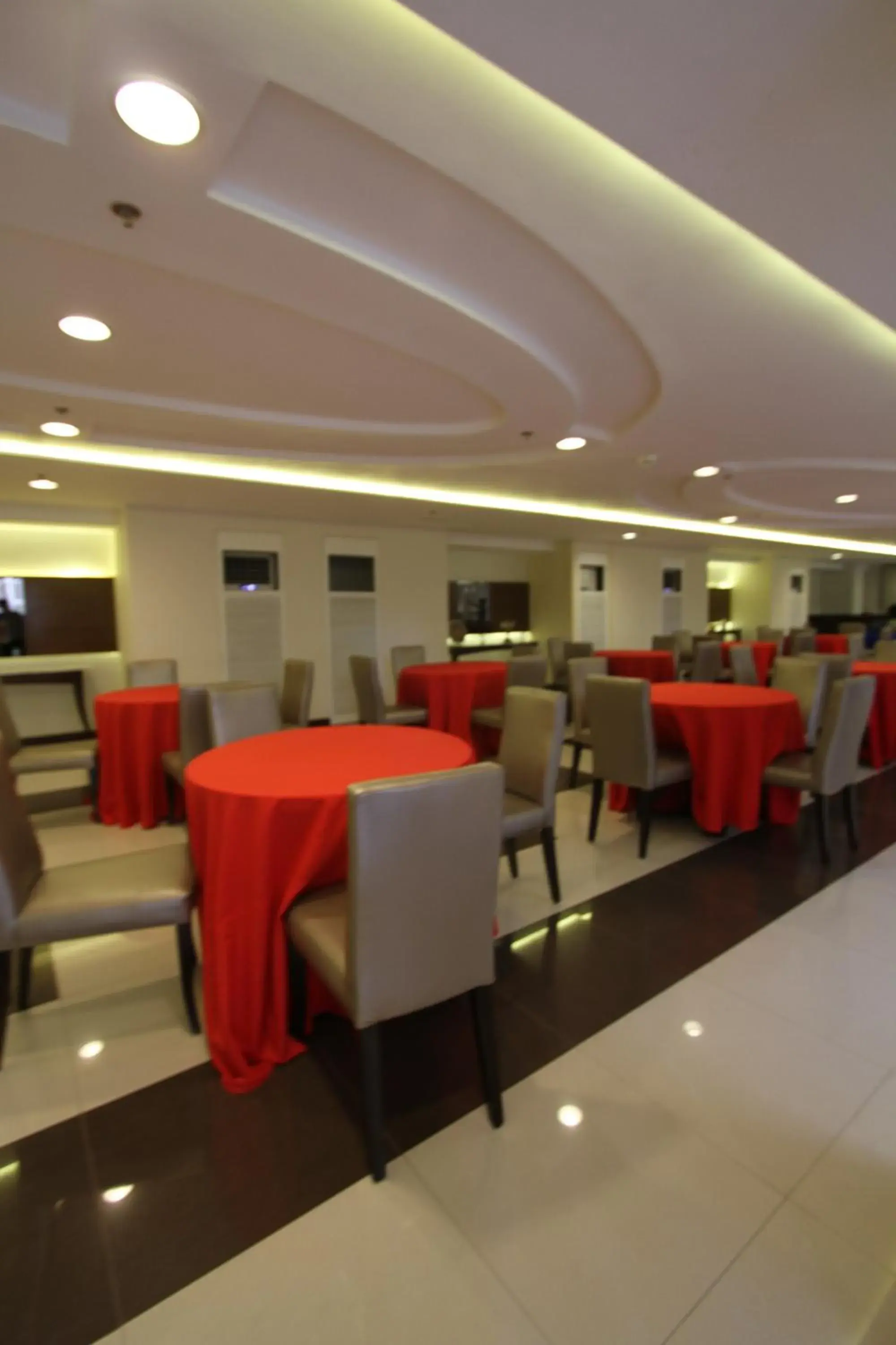 Banquet/Function facilities, Restaurant/Places to Eat in Extremeli Suites