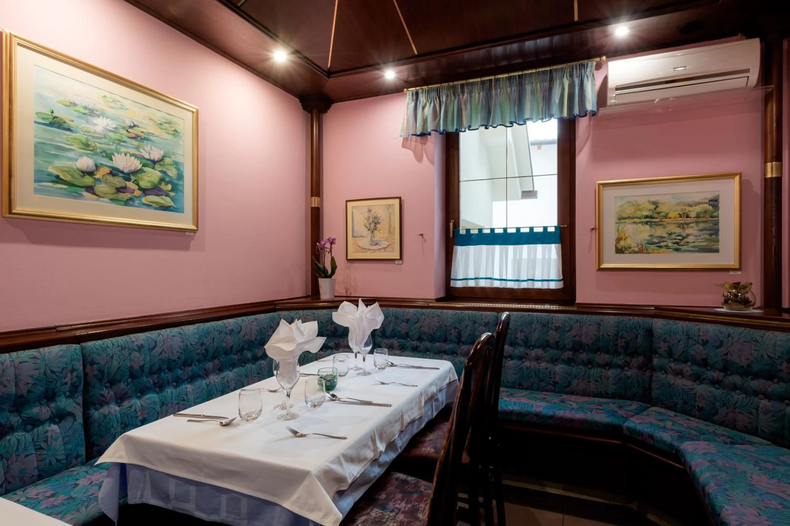 Restaurant/places to eat in Hotel Florjančkov Hram