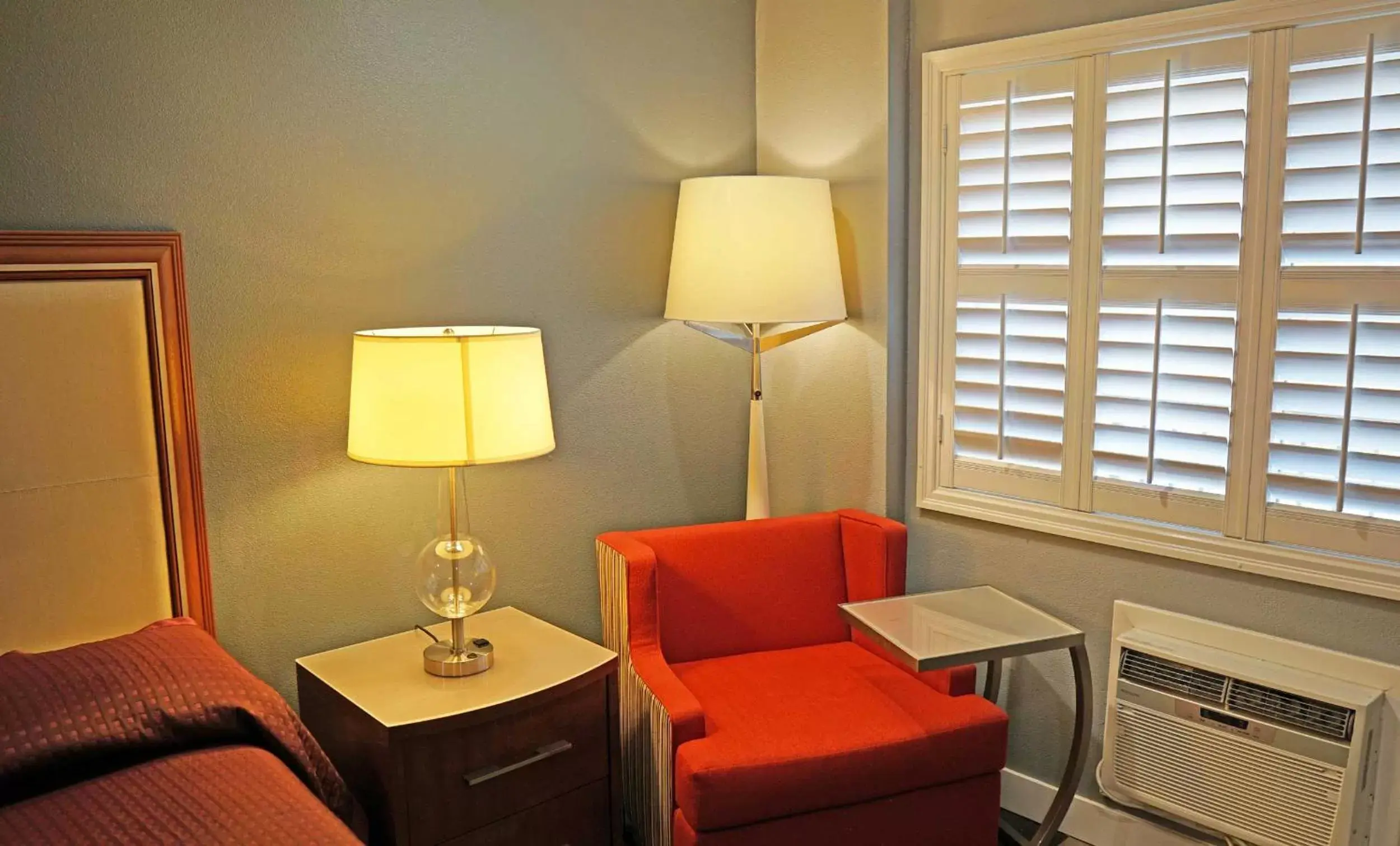 Seating Area in Del Mar Motel