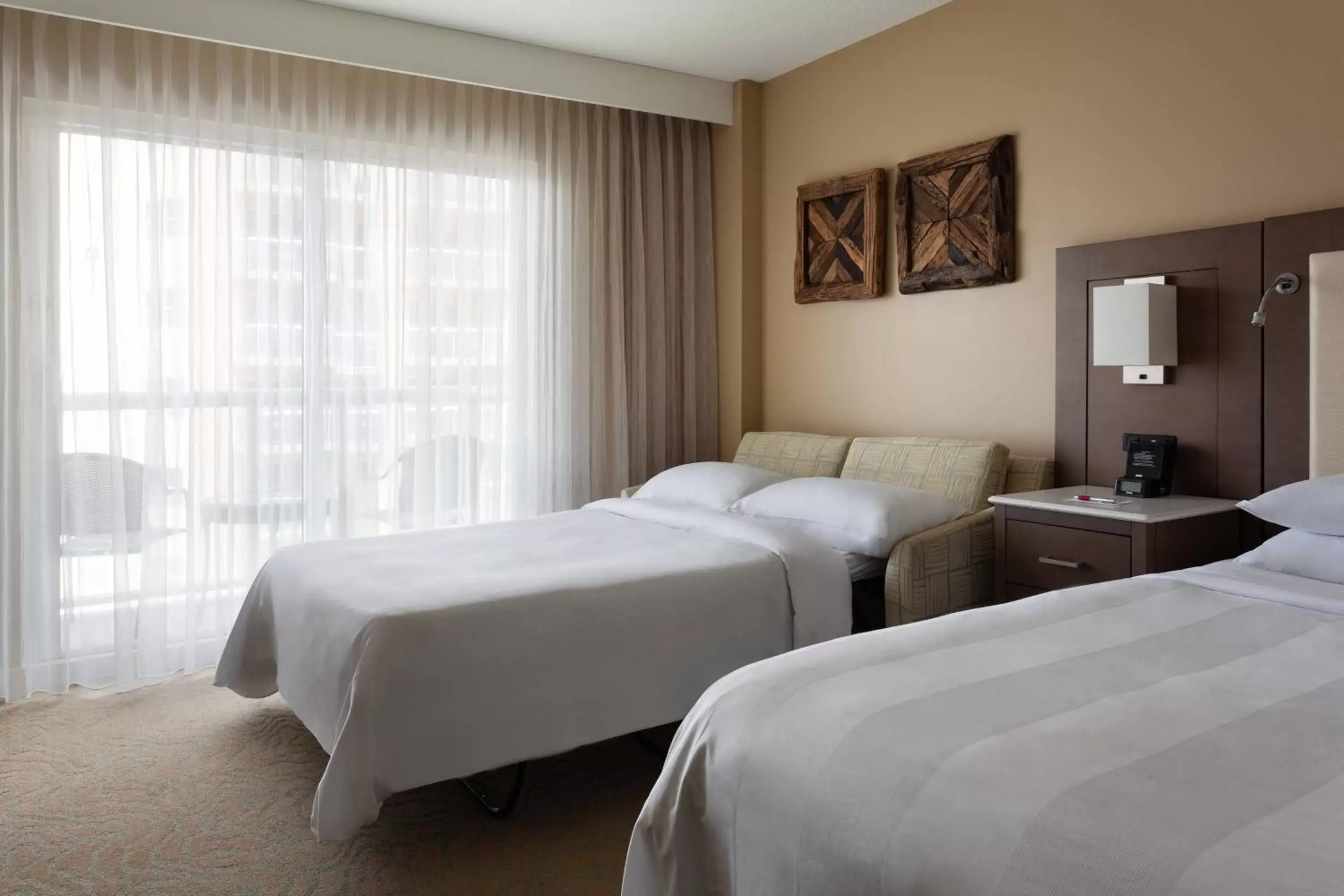 Photo of the whole room, Bed in Fort Lauderdale Marriott Pompano Beach Resort and Spa
