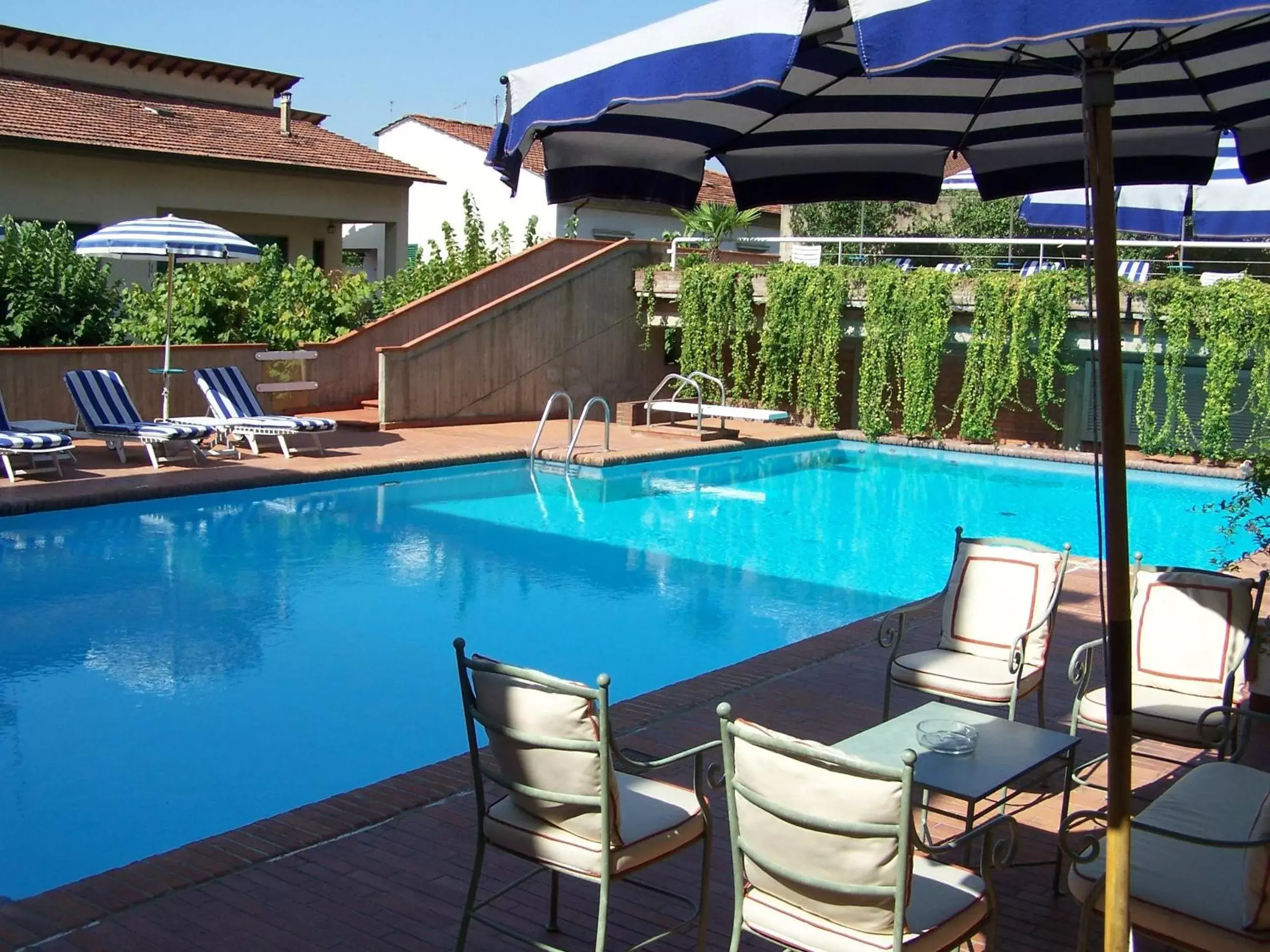 Swimming Pool in Hotel Francia E Quirinale