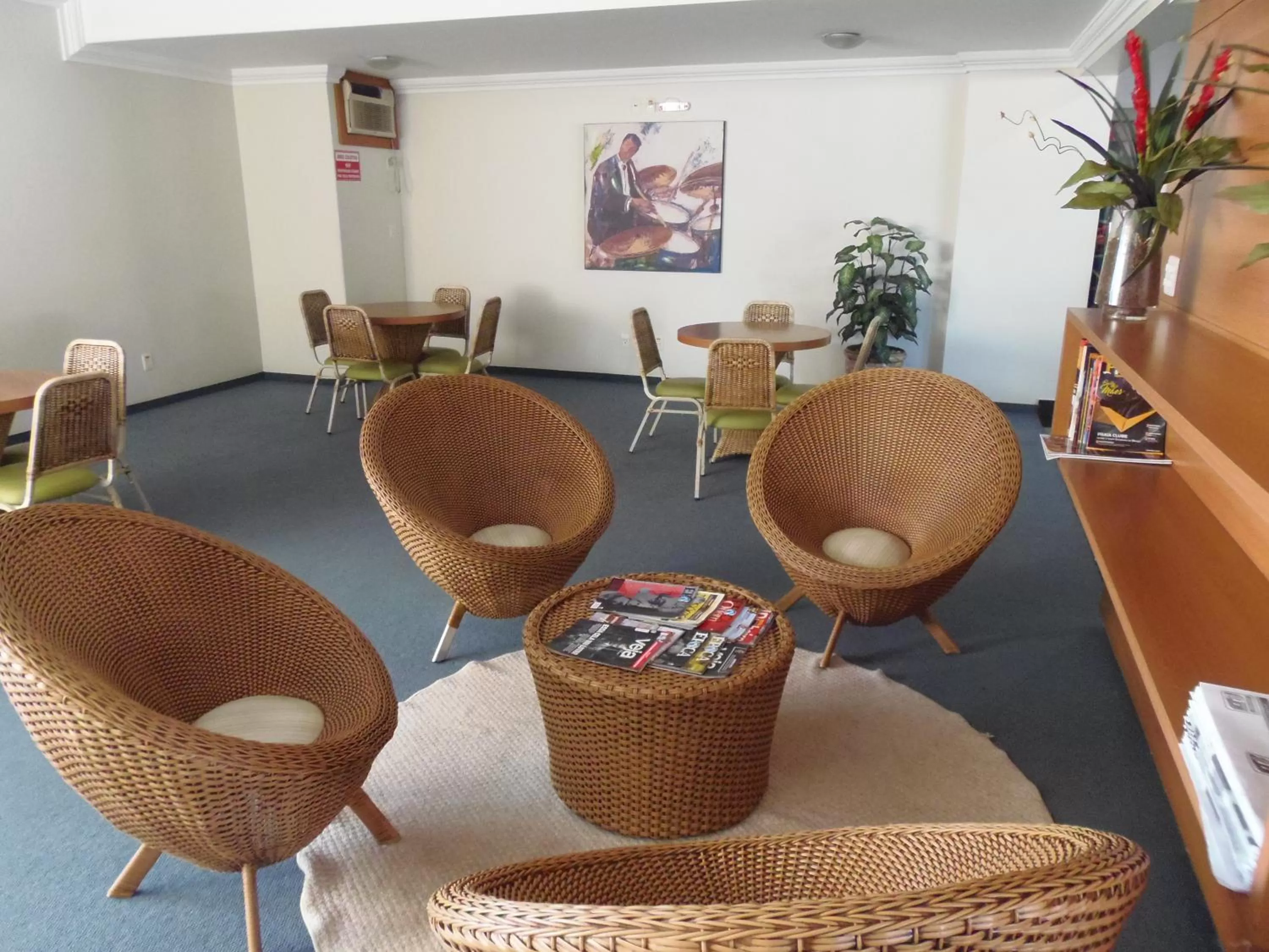 Communal lounge/ TV room in Sanare Hotel