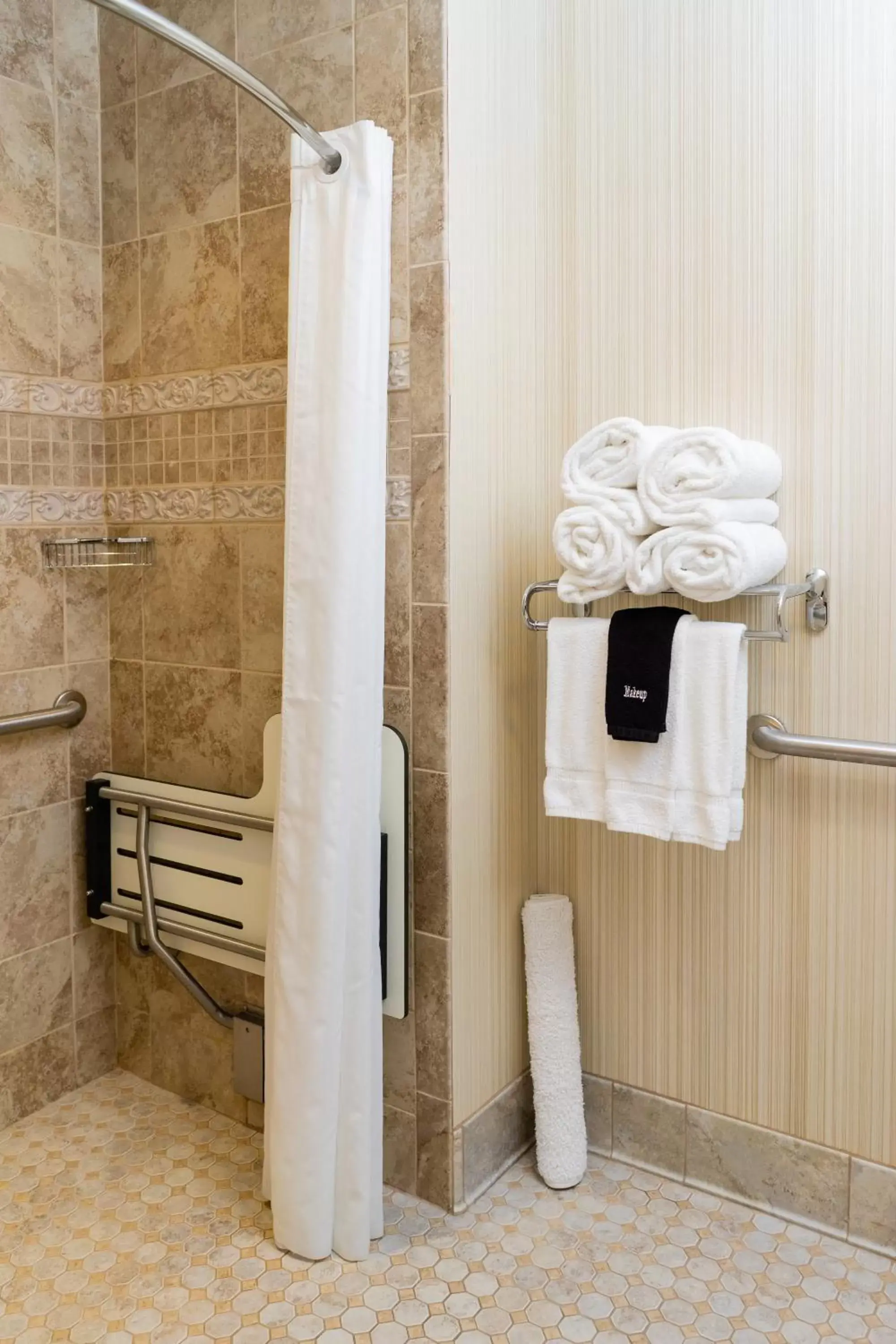 Shower, Bathroom in The Mount Vernon Grand Hotel