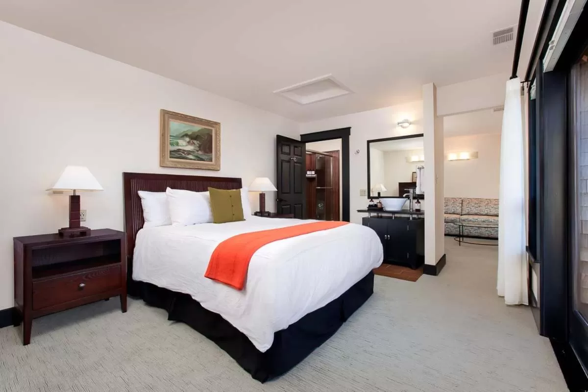 Photo of the whole room, Bed in Noyo Harbor Inn