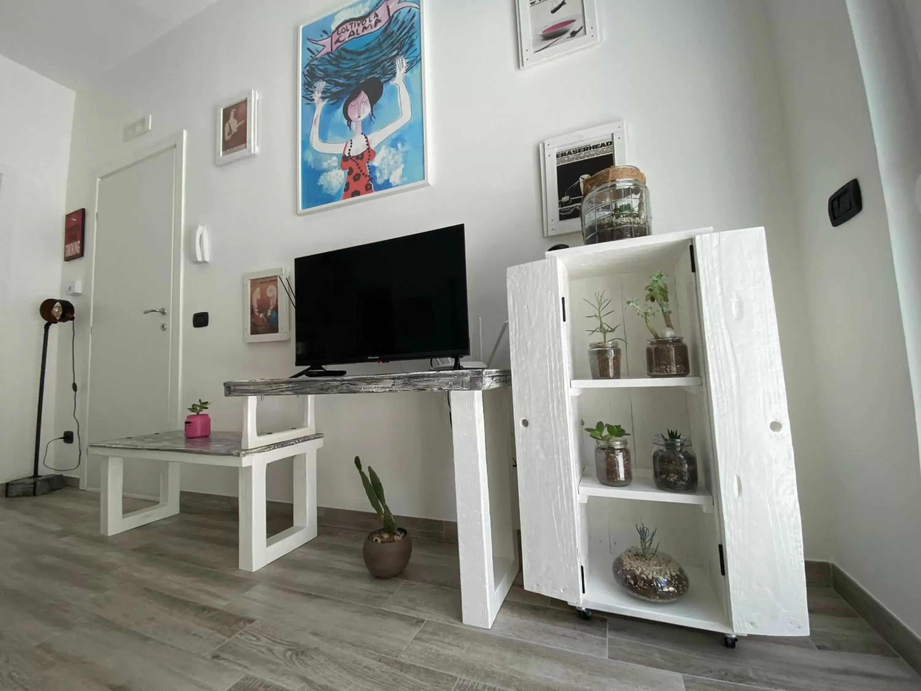 Living room, TV/Entertainment Center in La casa di Nina