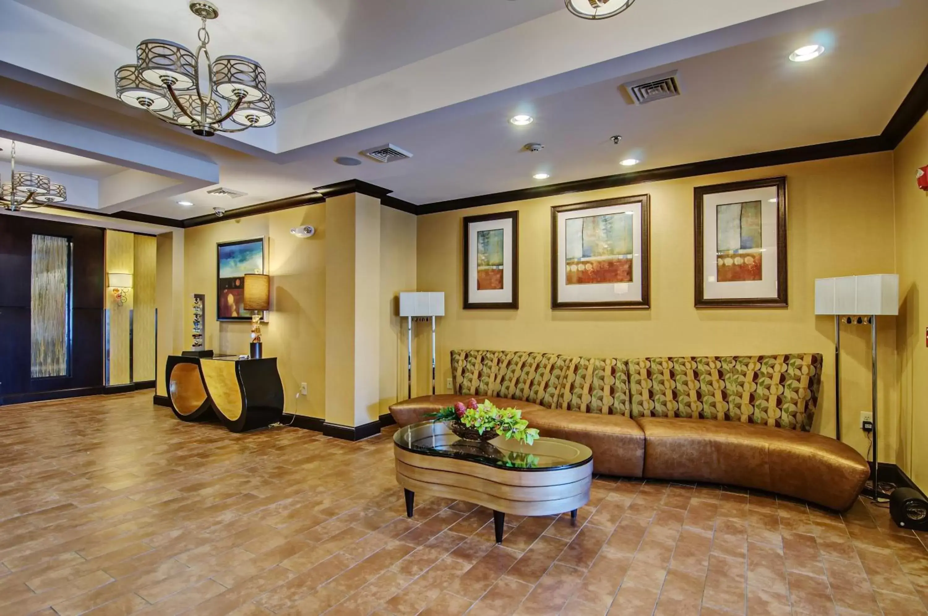 Lobby or reception, Lobby/Reception in Holiday Inn Express & Suites Wytheville, an IHG Hotel