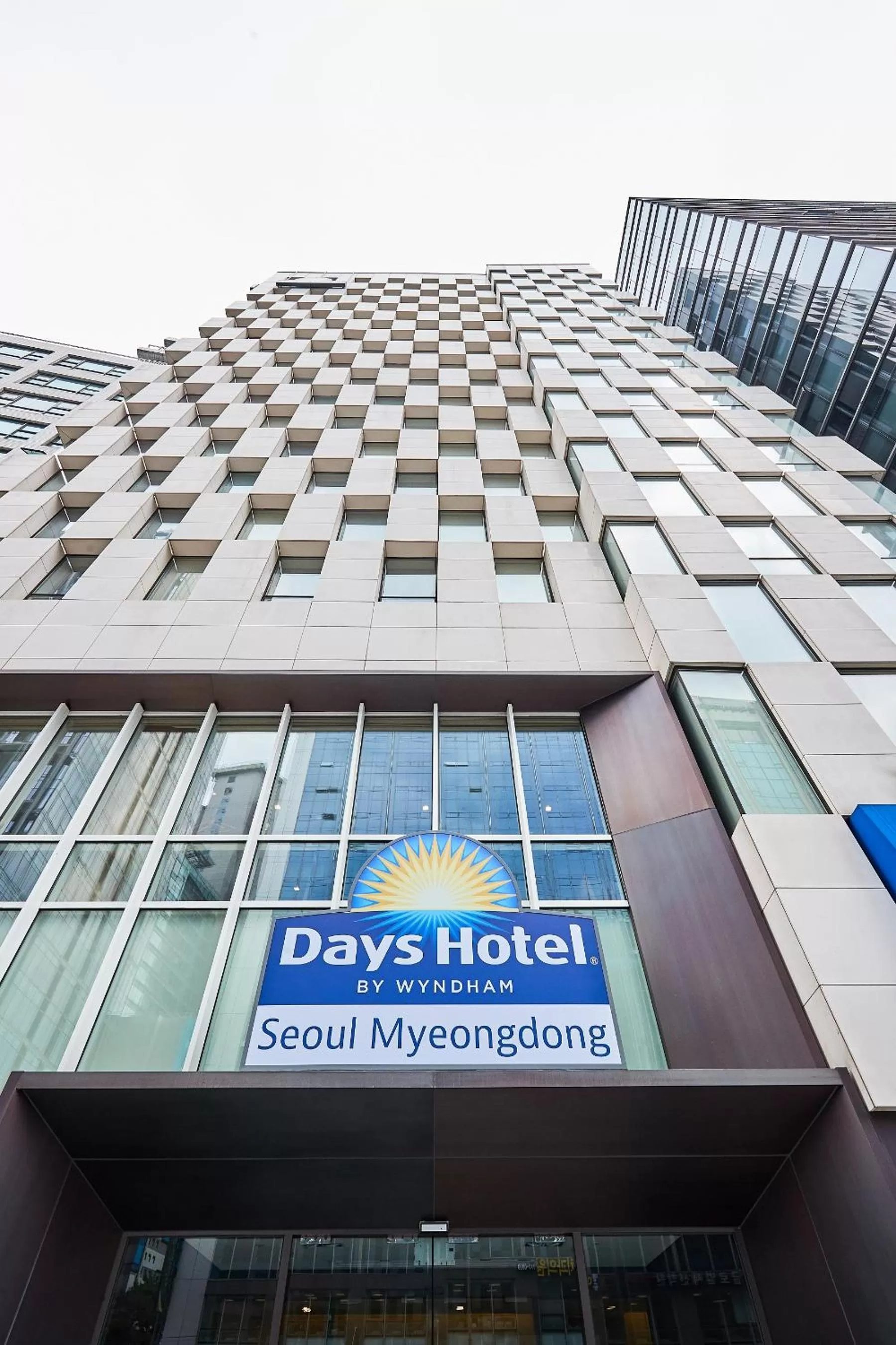 Facade/entrance in Days Hotel by Wyndham Seoul Myeongdong