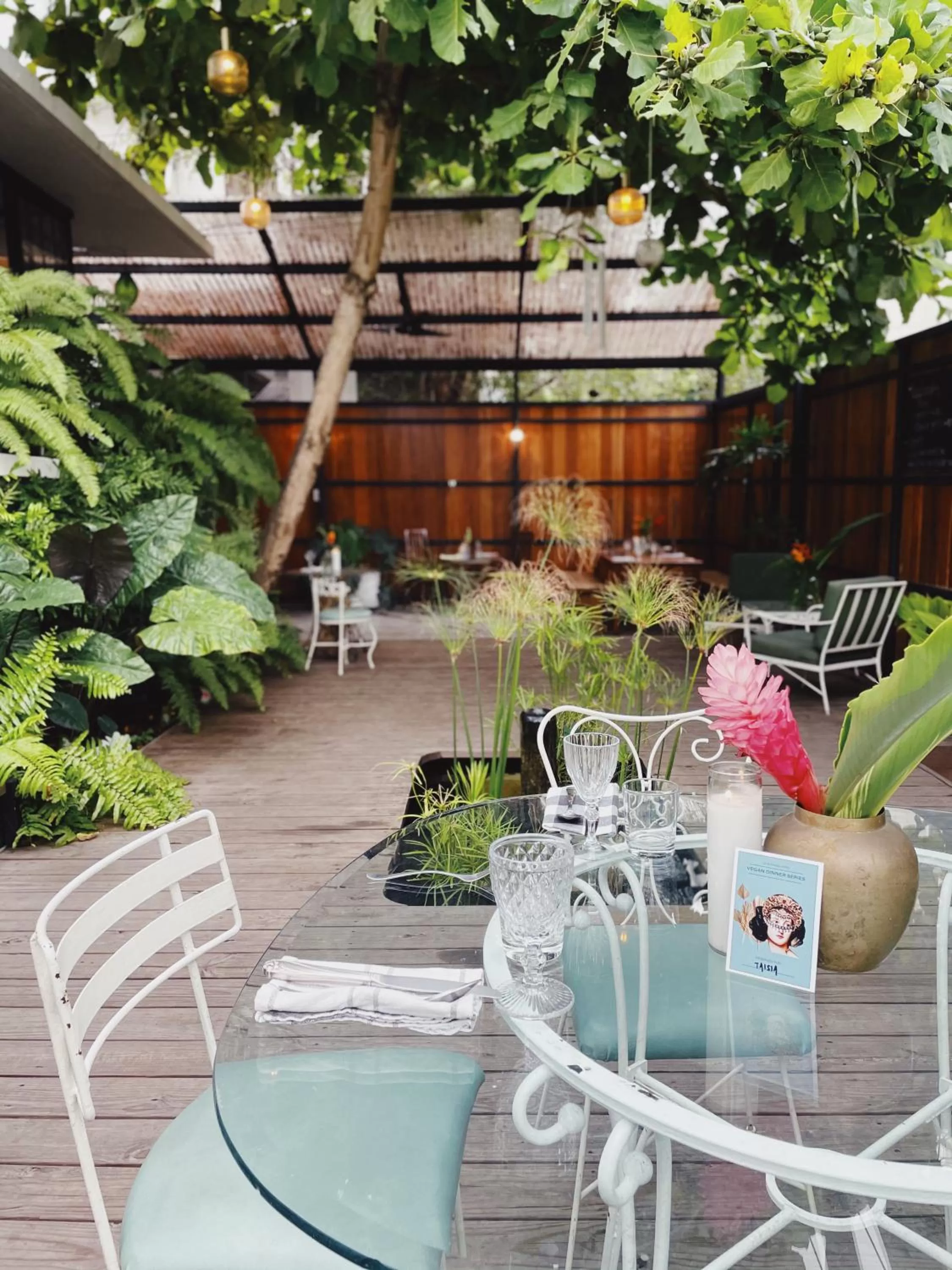 Restaurant/Places to Eat in La Botanica Hotel