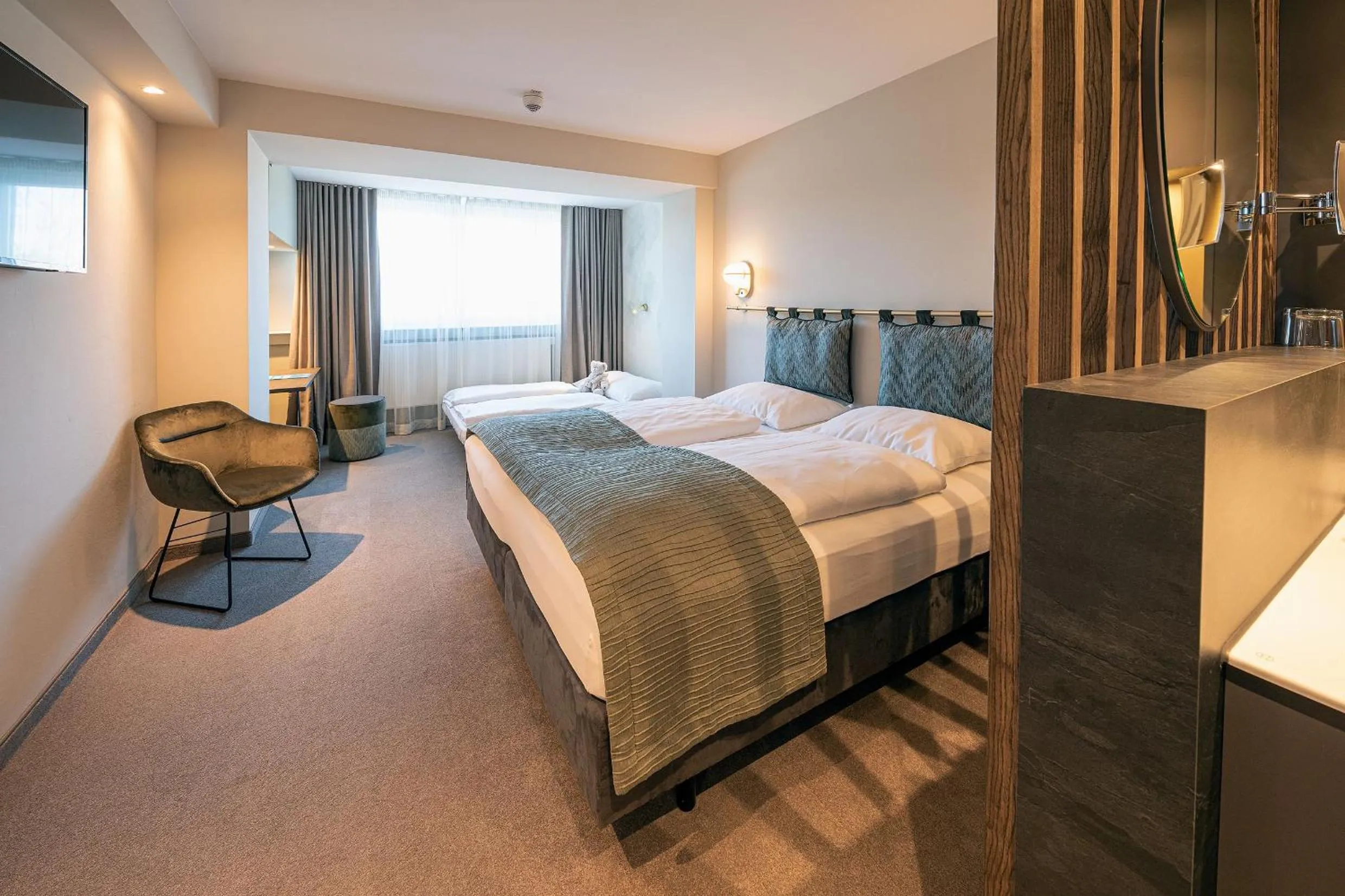 Family, Bed in Parkhotel Schmid