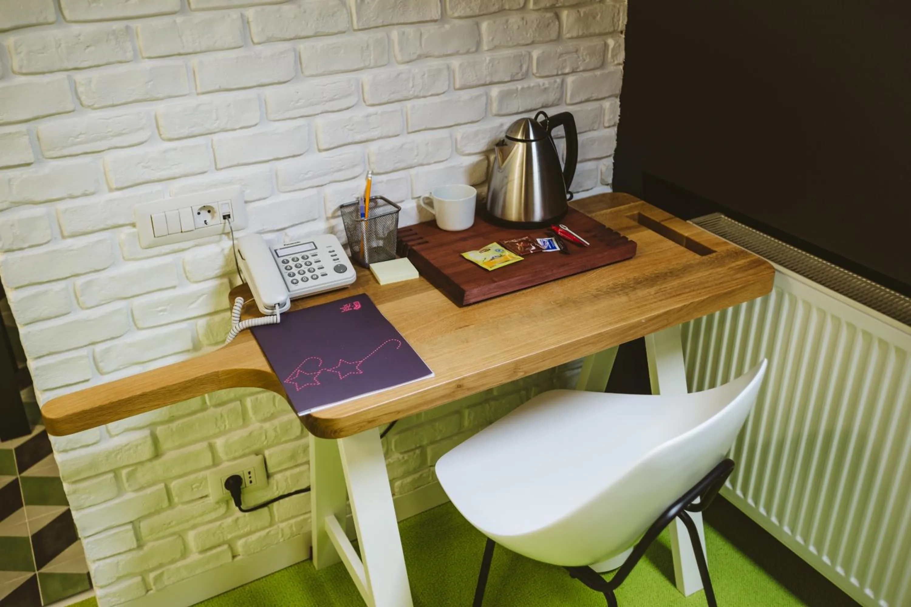 Coffee/tea facilities in Lol et Lola Hotel
