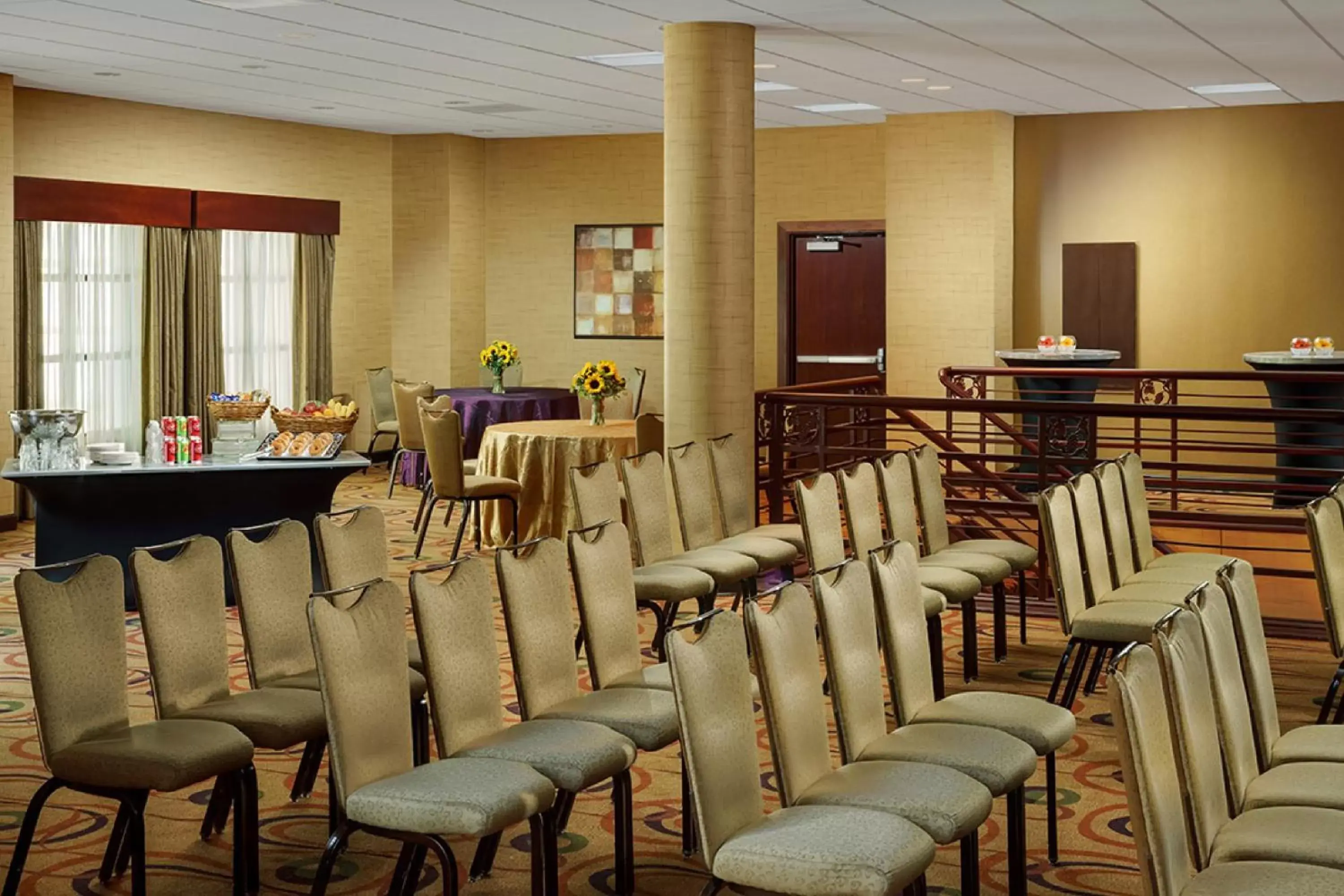 Meeting/conference room, Lounge/Bar in Holiday Inn Charlotte Center City, an IHG Hotel