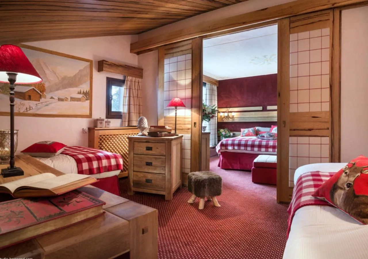 Photo of the whole room, Bed in Hôtel Alpen Ruitor