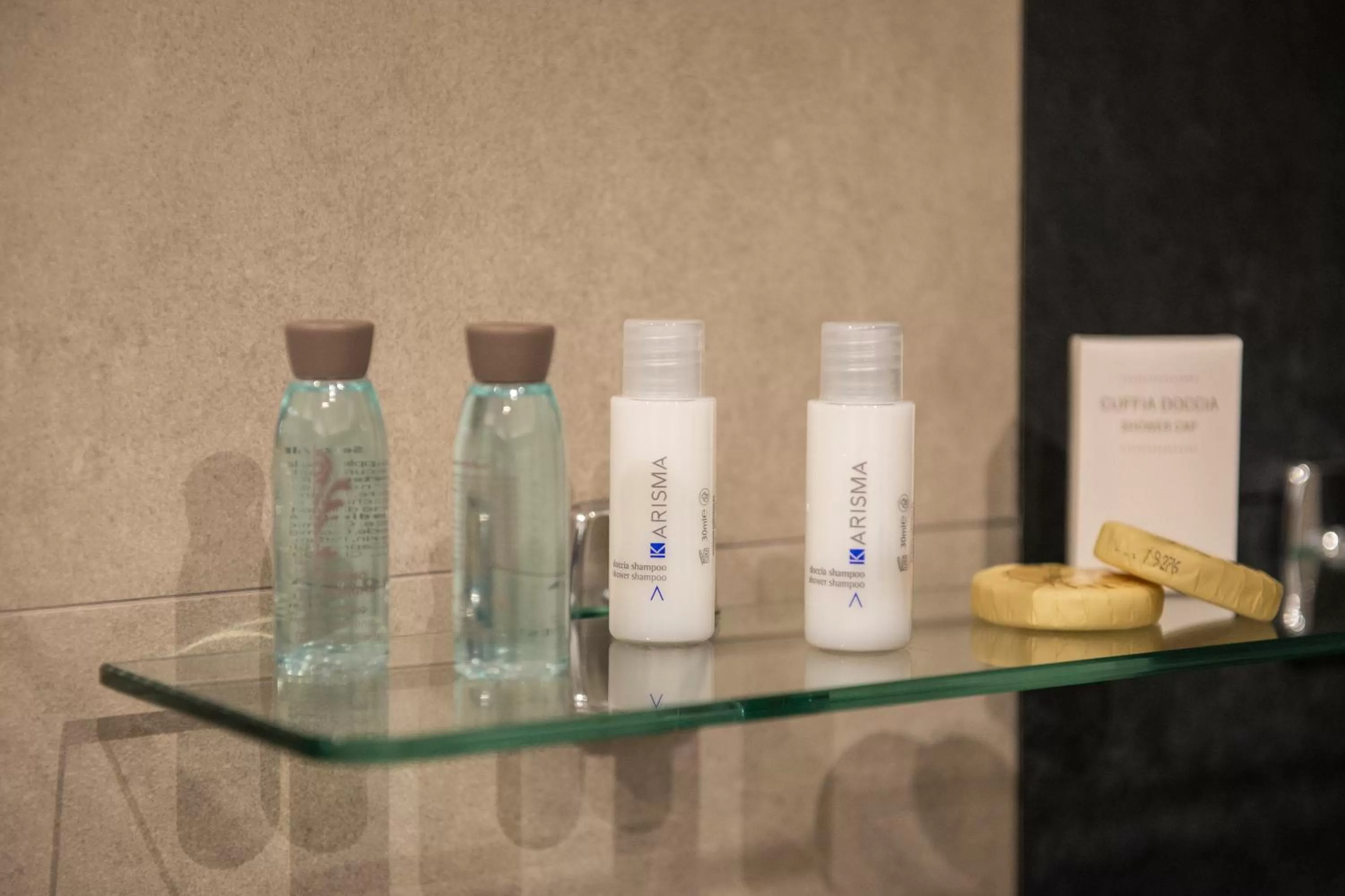 Bathroom in D'amelio'S suites