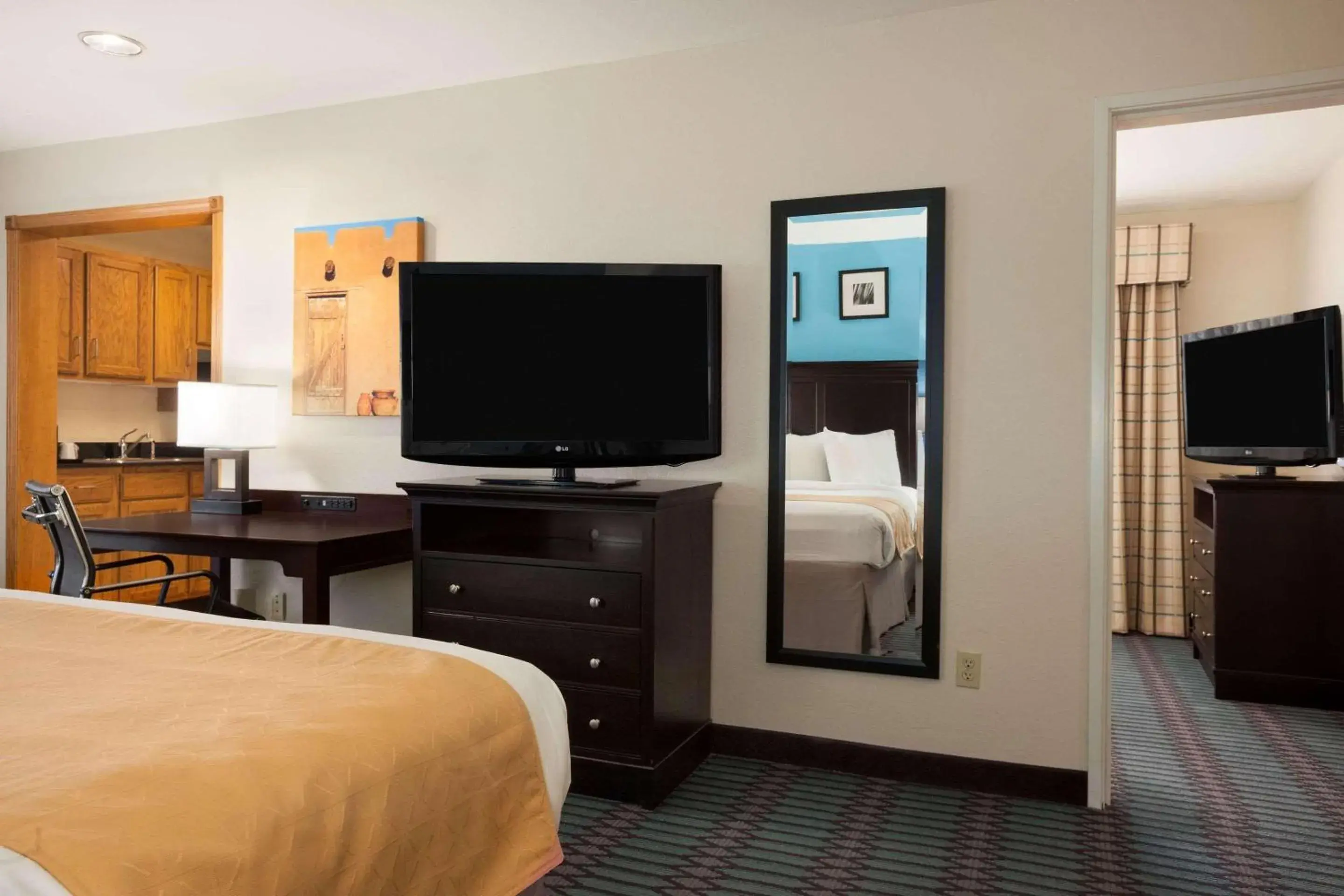 Bedroom, TV/Entertainment Center in Country Inn & Suites by Radisson, Lubbock, TX
