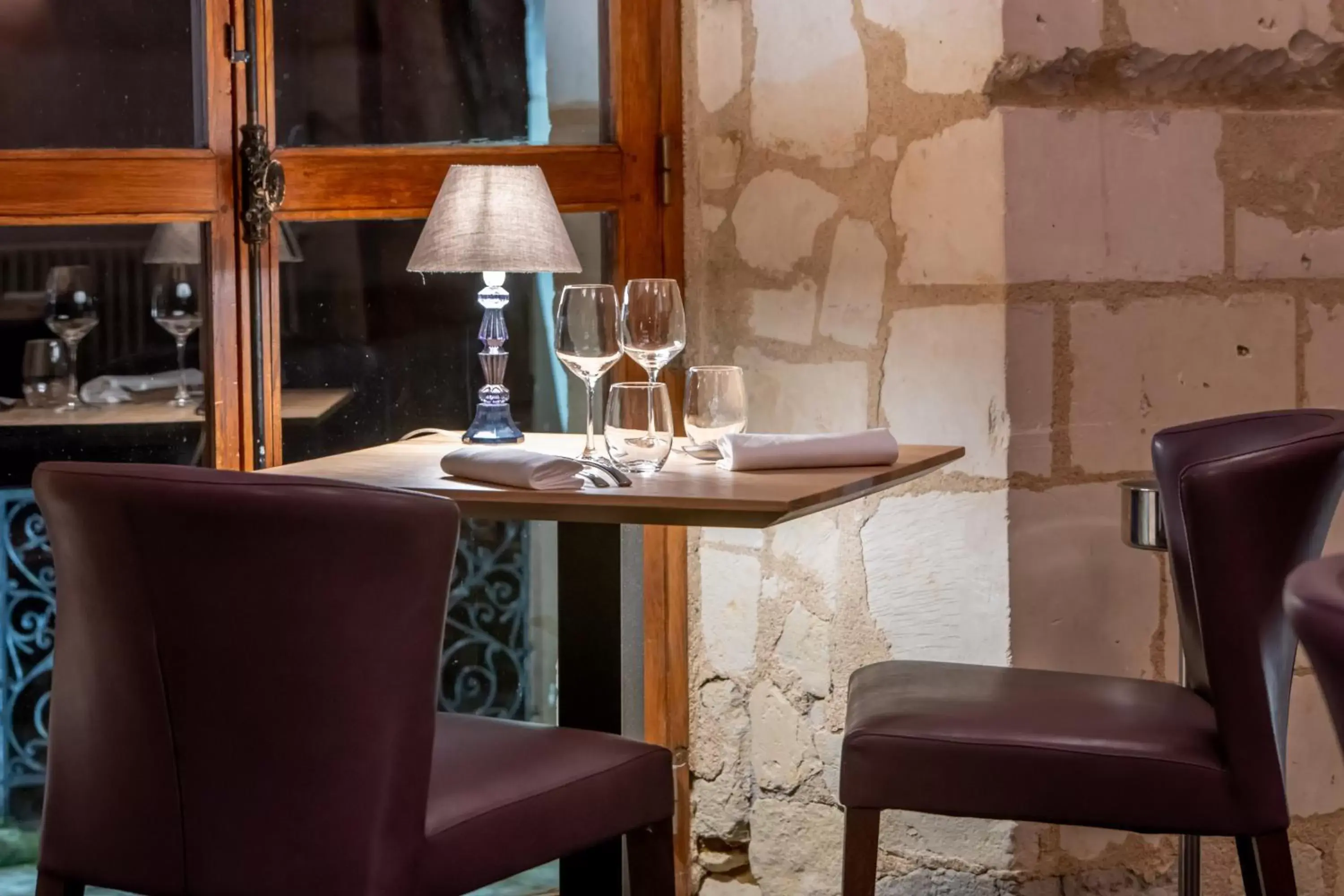 Restaurant/places to eat in Hôtel Anne d'Anjou, The Originals Collection