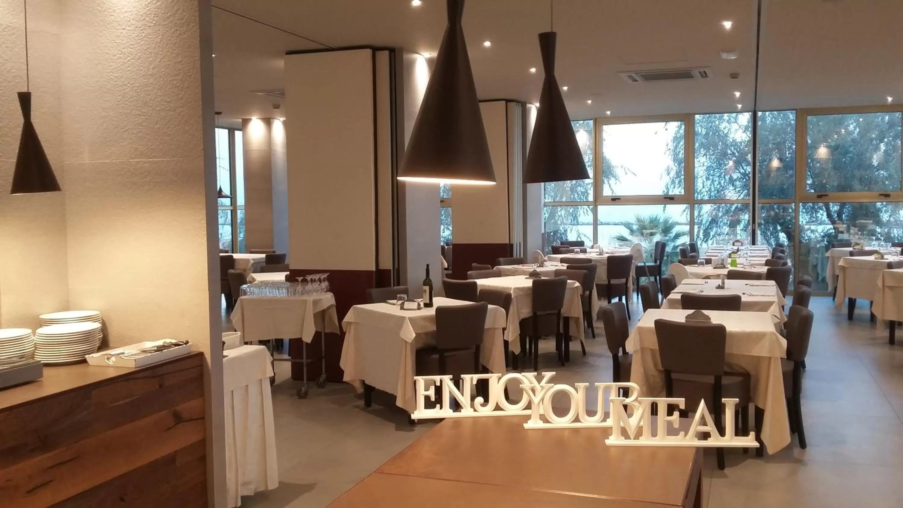 Restaurant/places to eat in AmbientHotels Panoramic