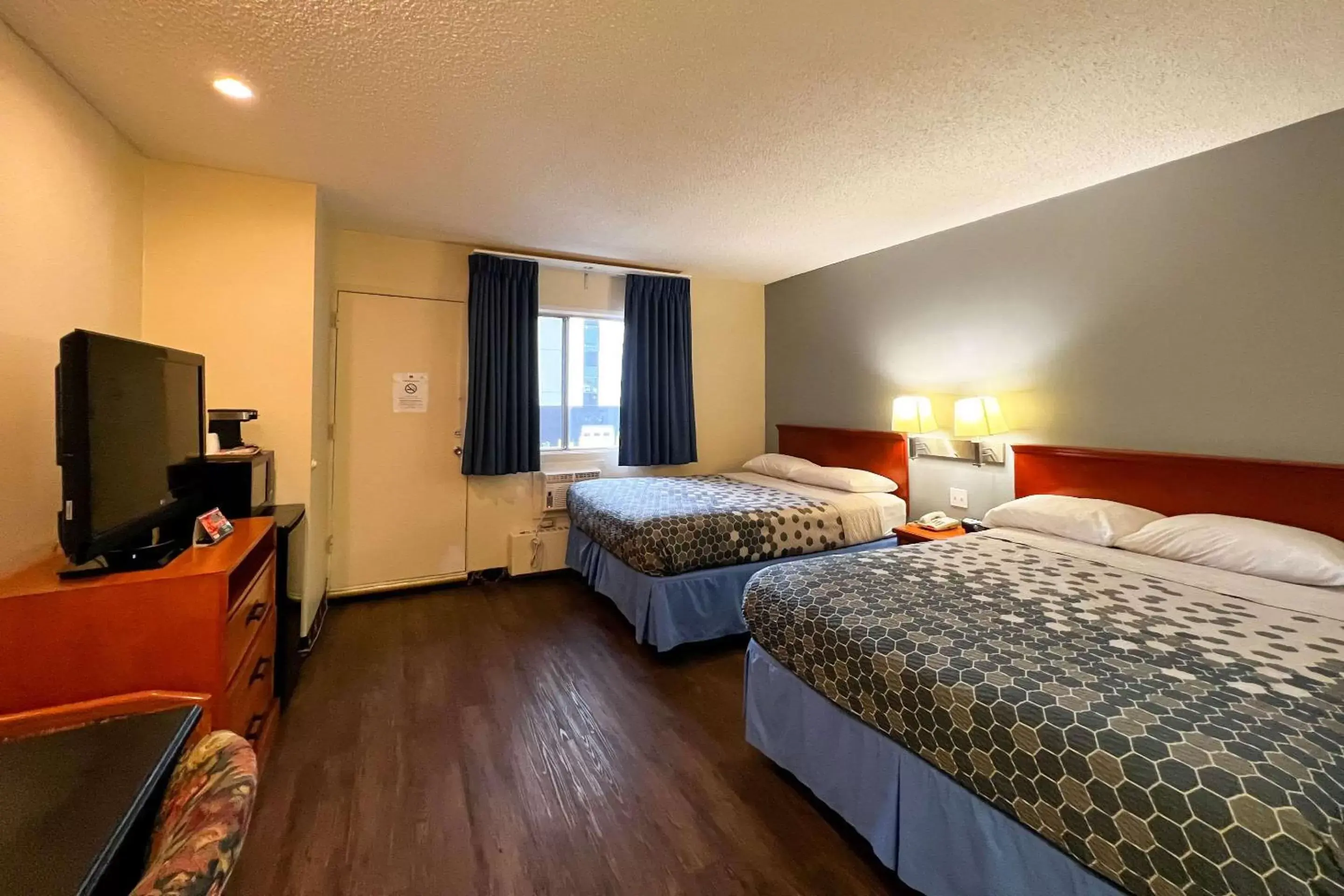 Bedroom in Econo Lodge Motel Village